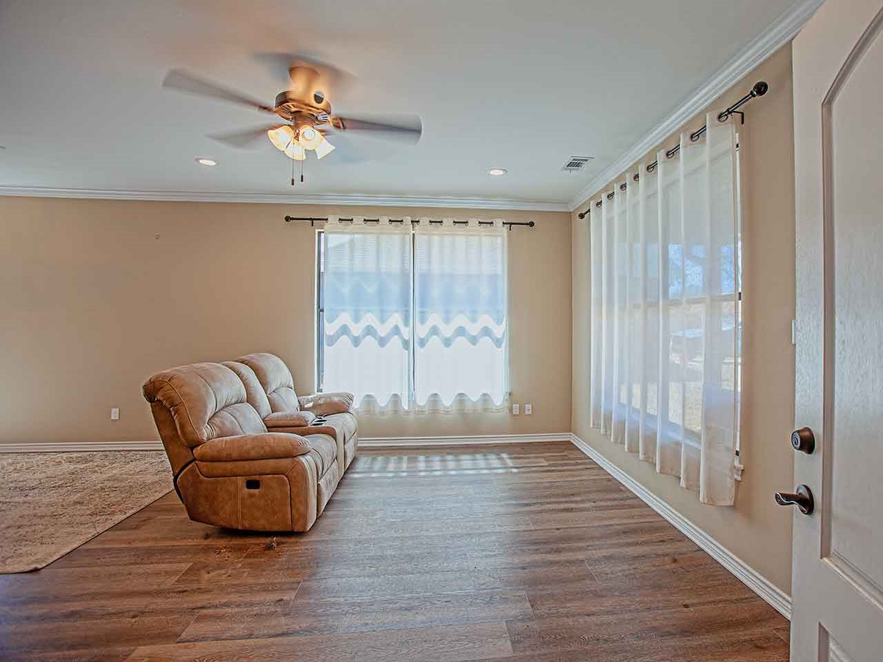 111 Oak Street Emory TX 75440