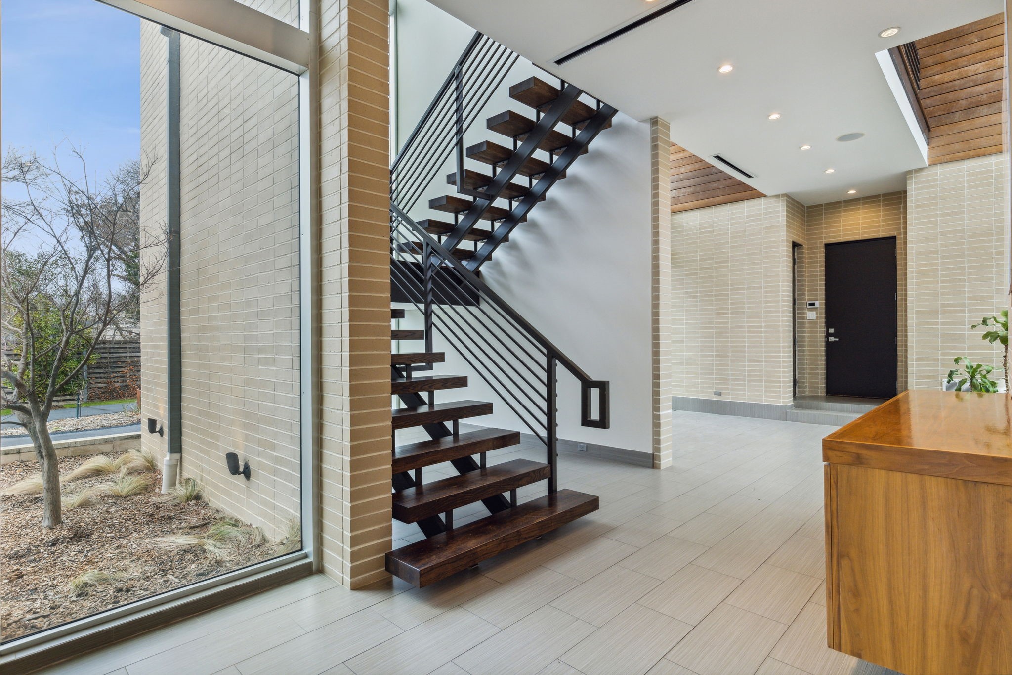 10150 Marsh Lane Dallas TX 75229