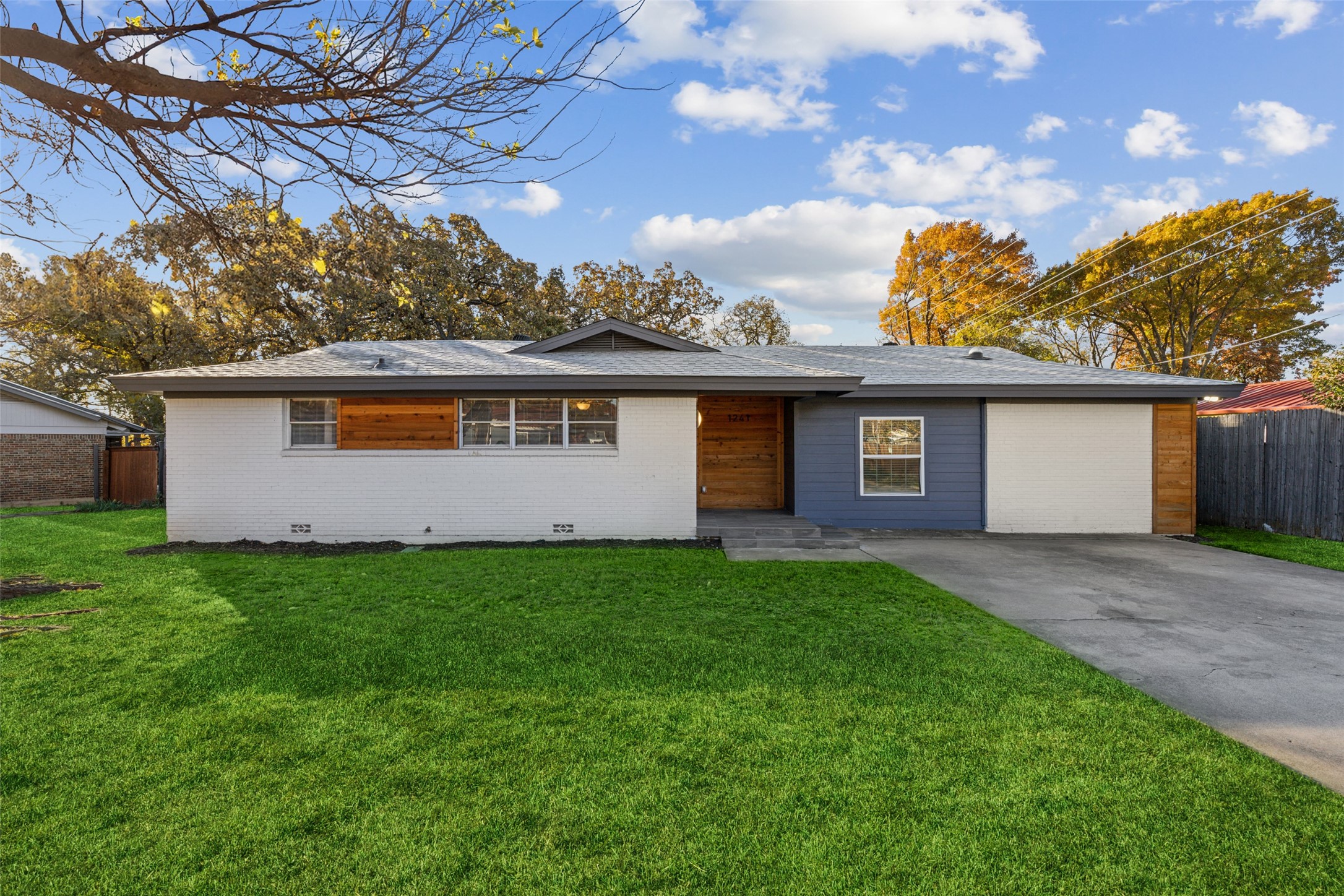 1241 Crestview Drive Hurst TX 76053