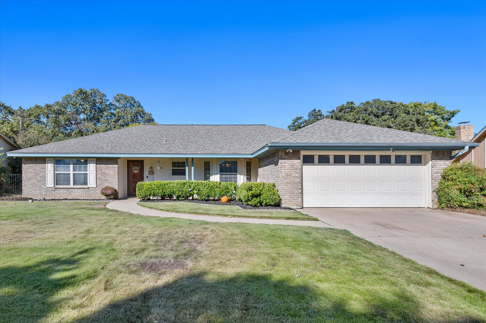 5703 Village Glen Trail Arlington TX 76016