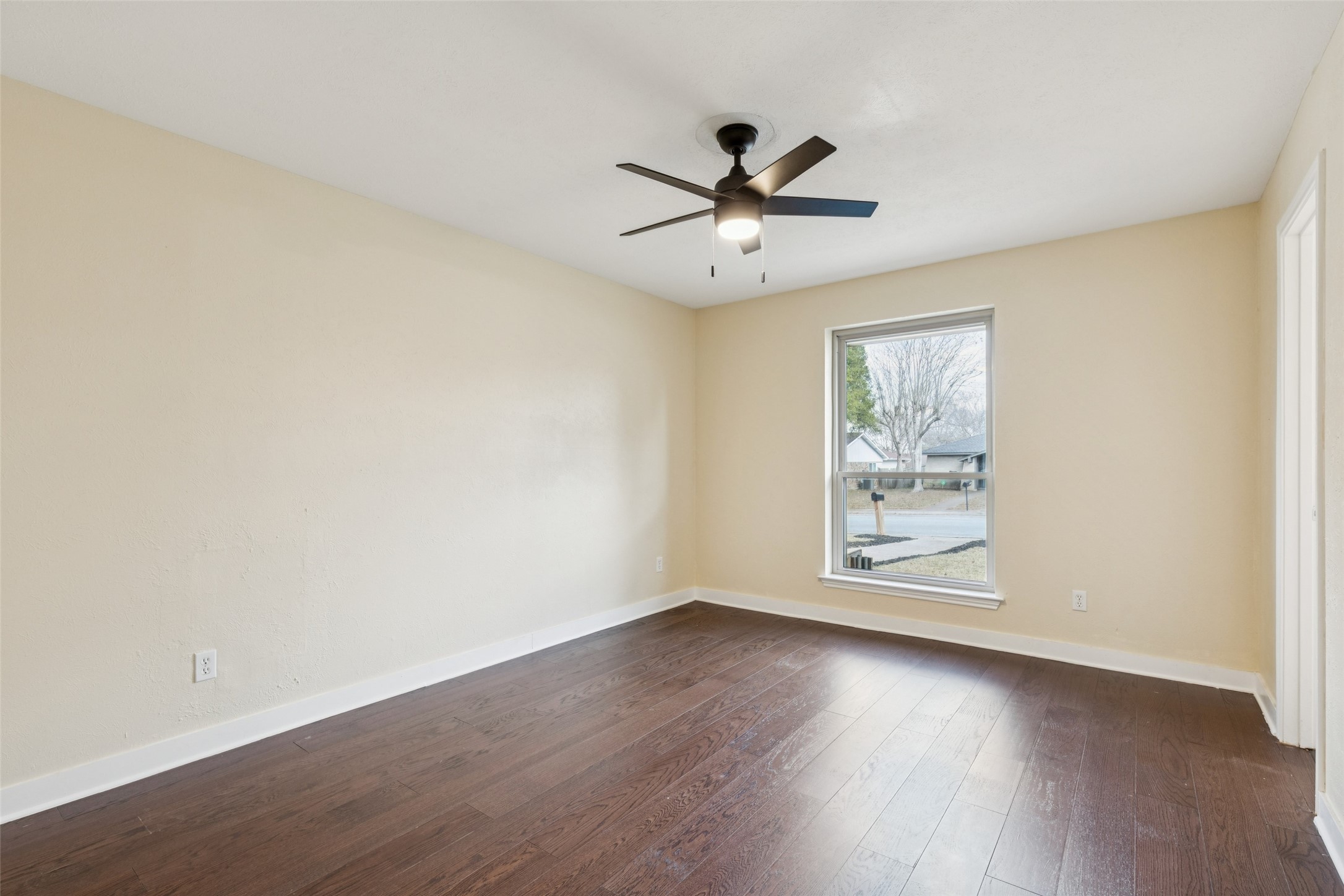 133 N Crestwood Boulevard Desoto TX 75115