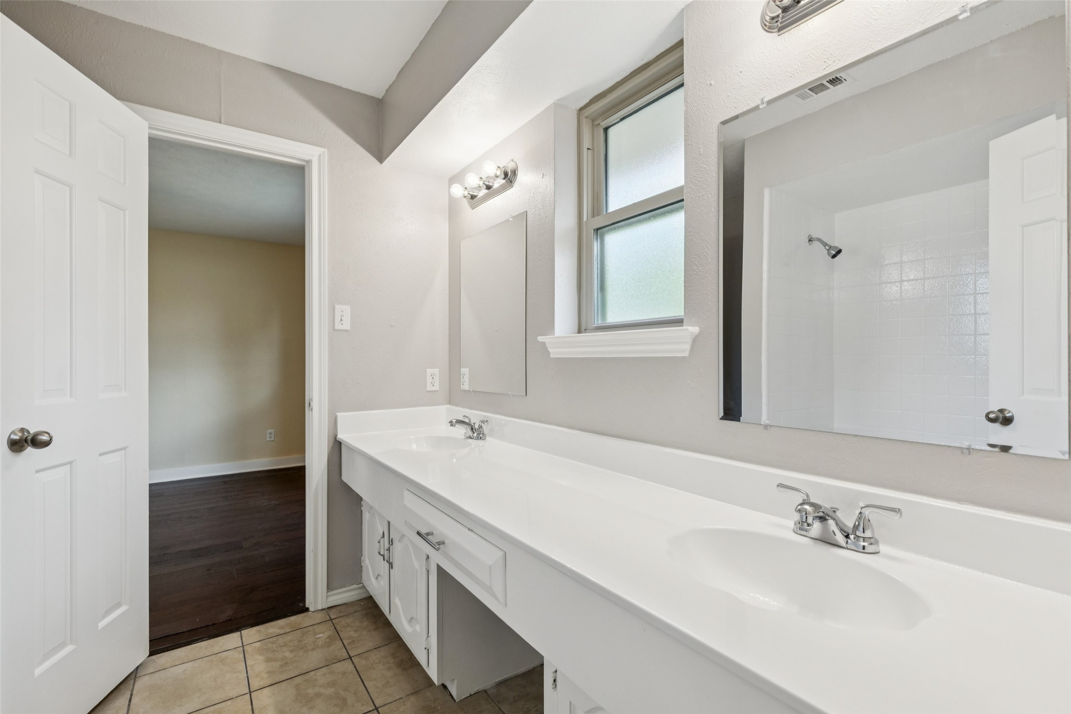 133 N Crestwood Boulevard Desoto TX 75115