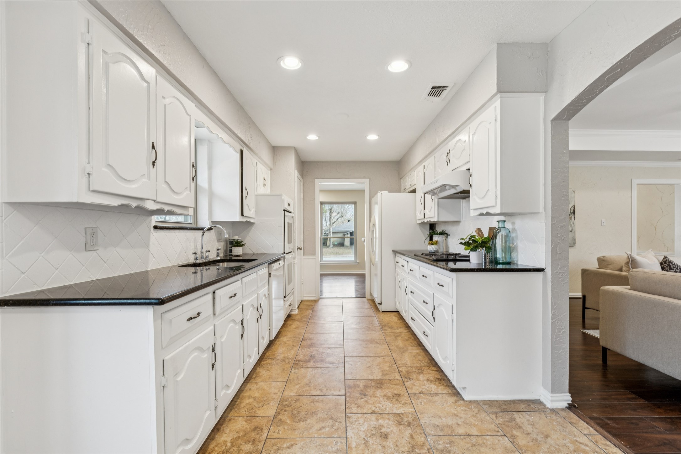 133 N Crestwood Boulevard Desoto TX 75115