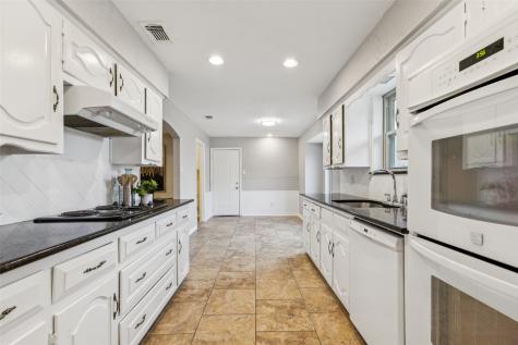 133 N Crestwood Boulevard Desoto TX 75115