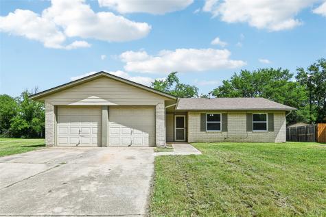 207 Bluebird Circle Denton TX 76209
