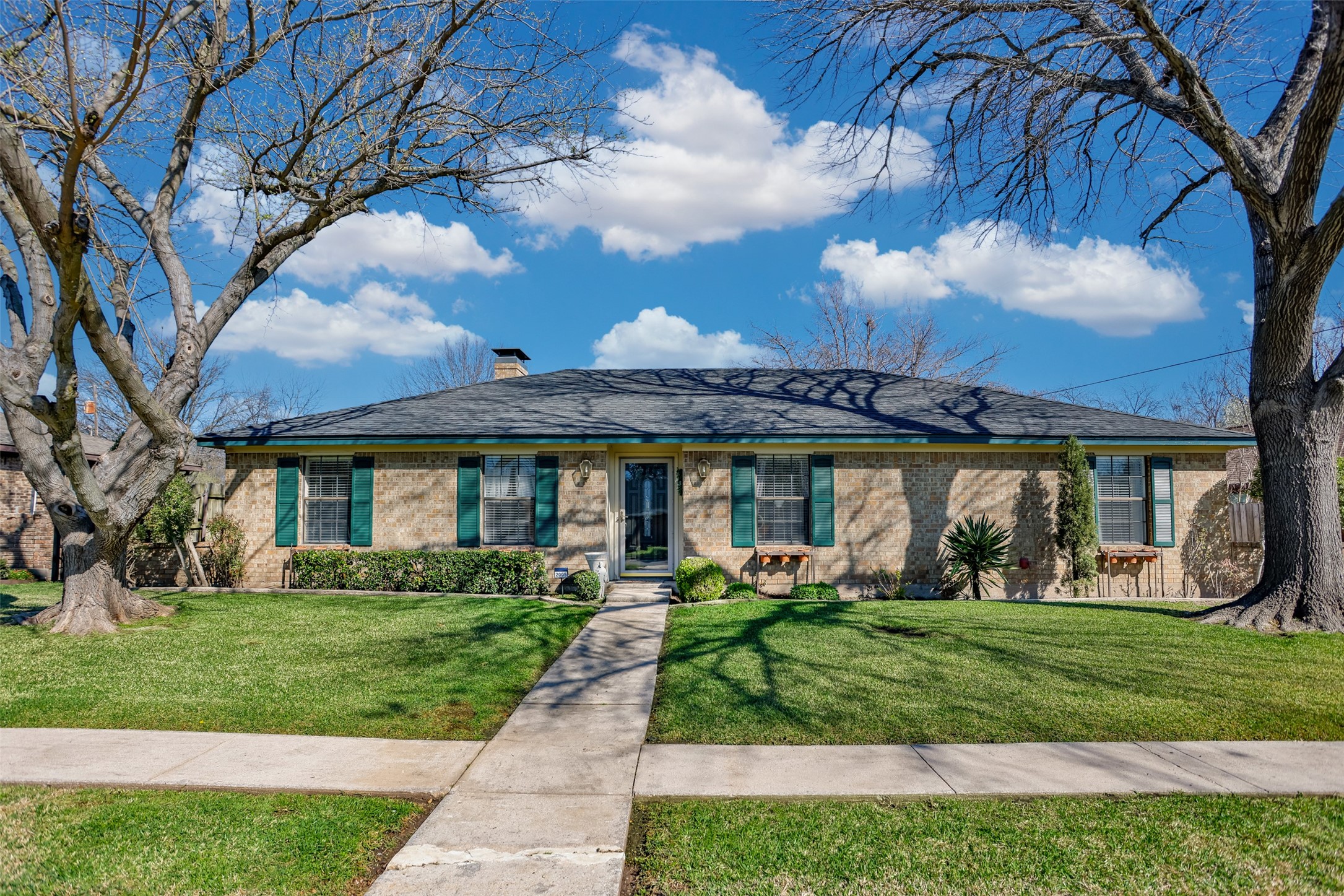 2005 Brentwood Street Gainesville TX 76240