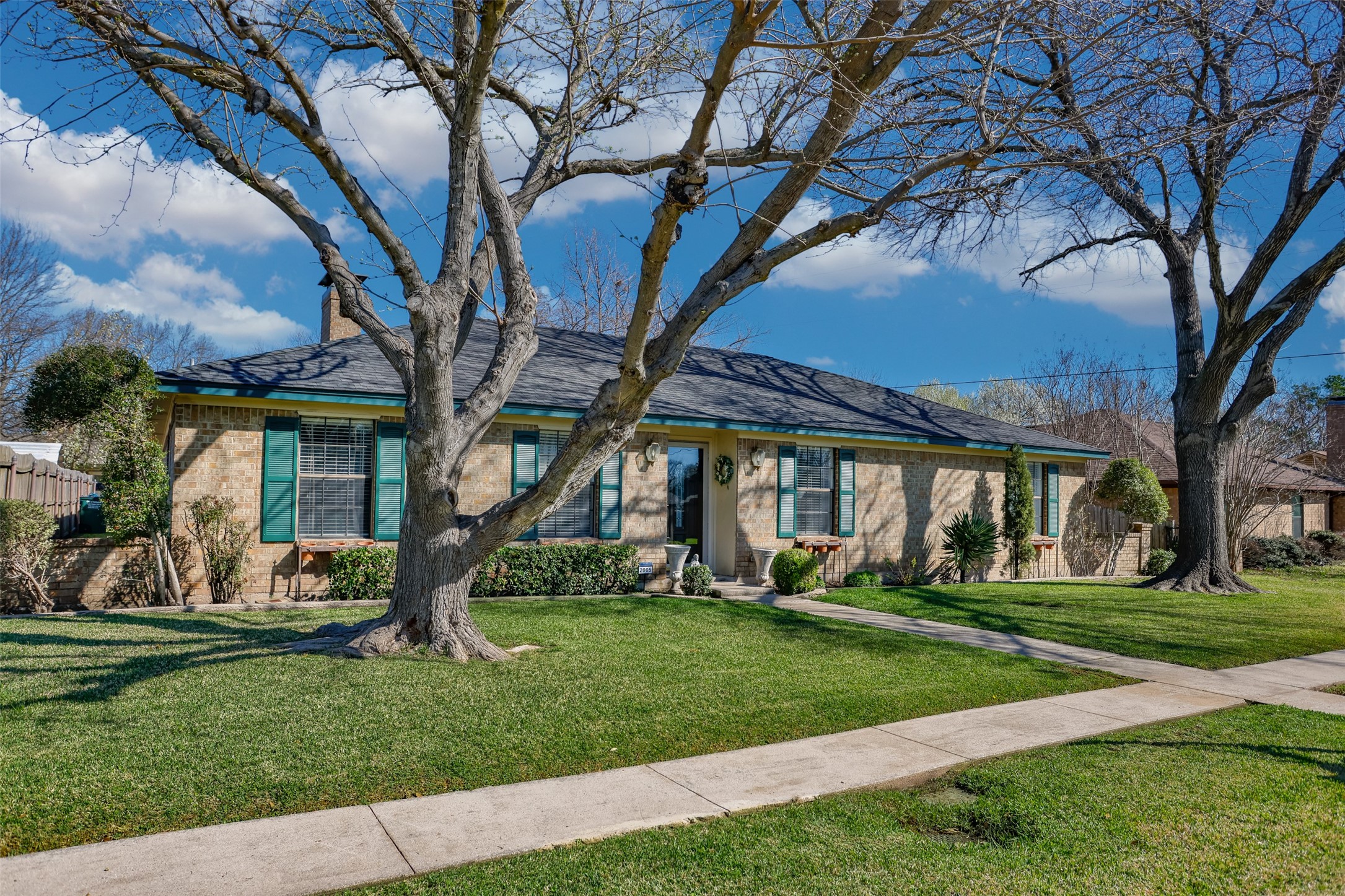 2005 Brentwood Street Gainesville TX 76240