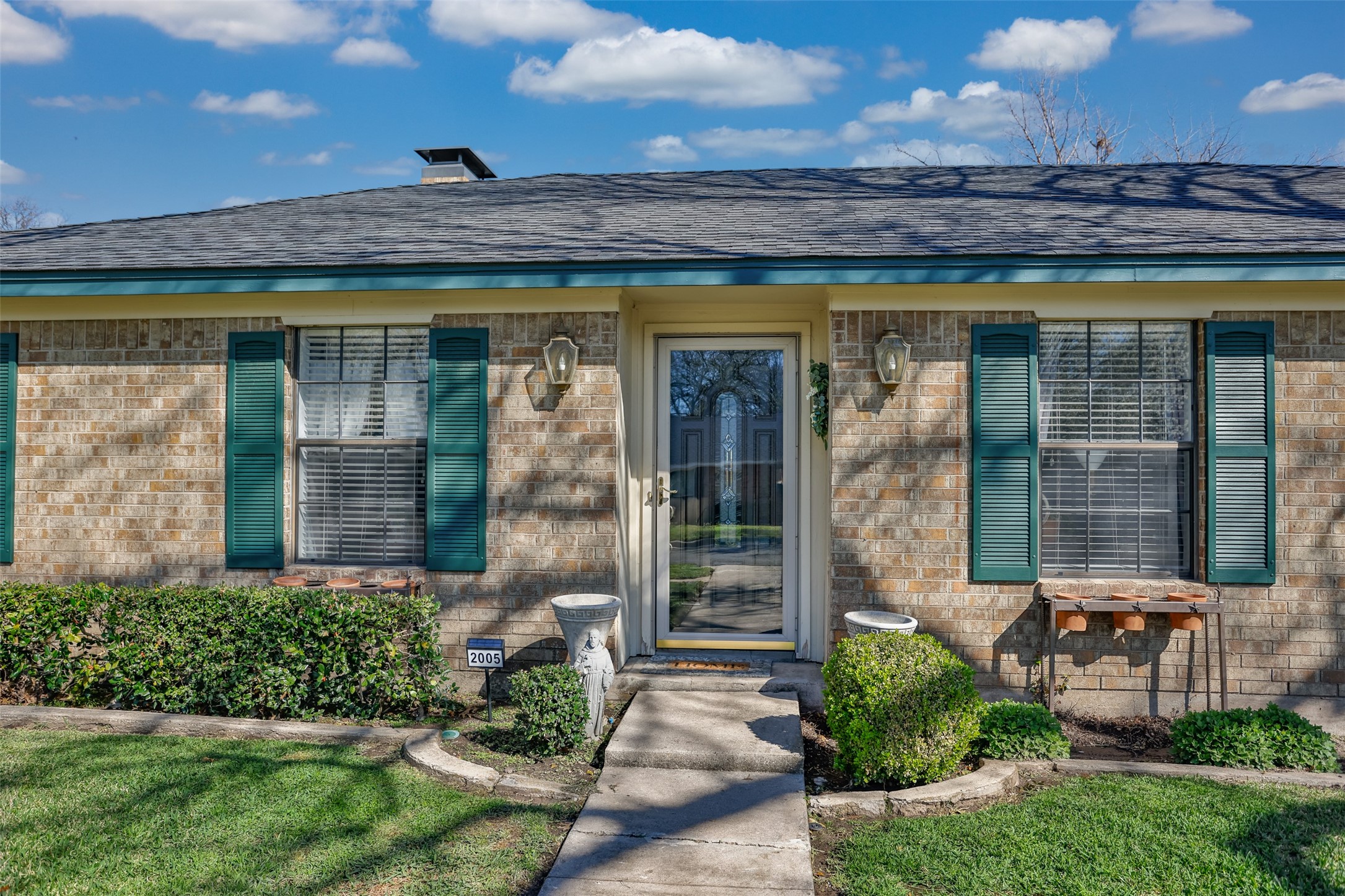 2005 Brentwood Street Gainesville TX 76240