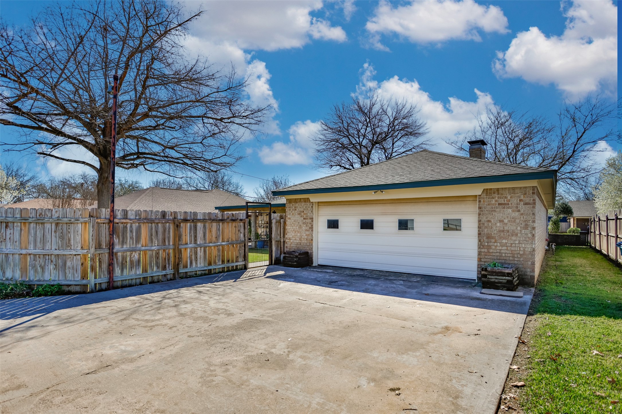 2005 Brentwood Street Gainesville TX 76240