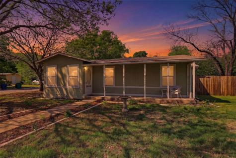 320 W Rucker Street Granbury TX 76048