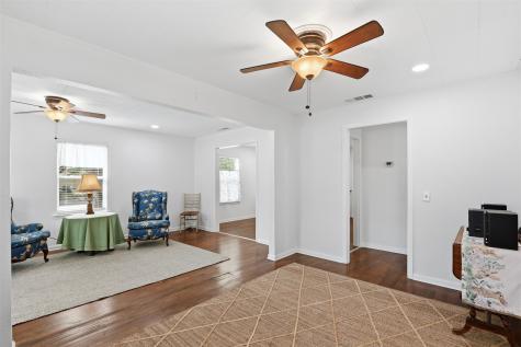 320 W Rucker Street Granbury TX 76048