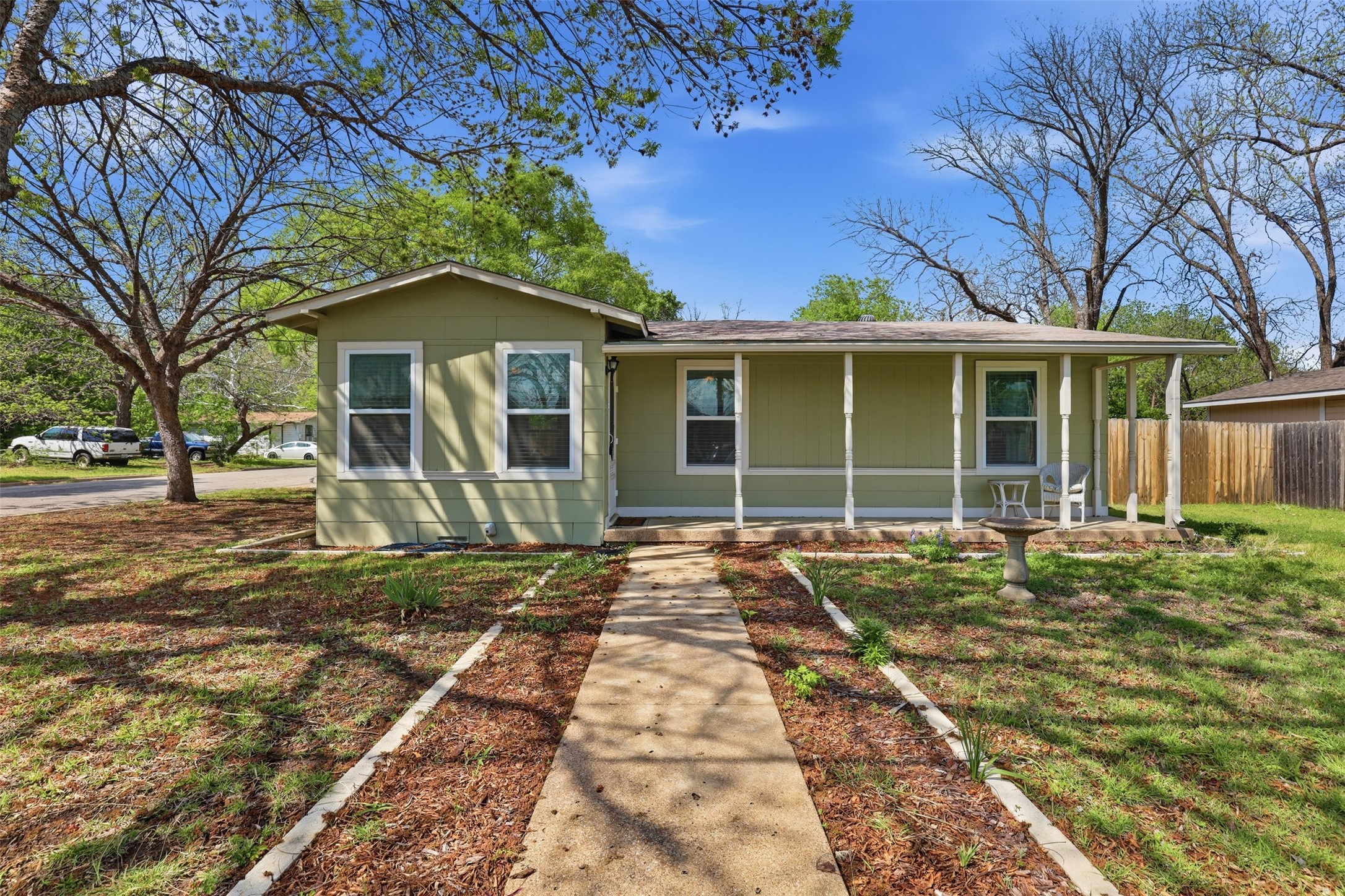 320 W Rucker Street Granbury TX 76048