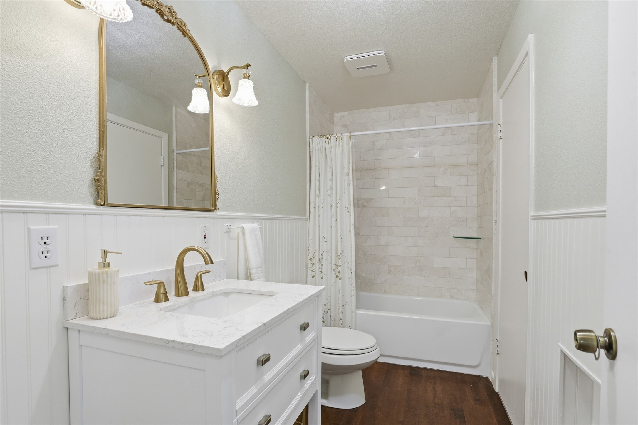 320 W Rucker Street Granbury TX 76048