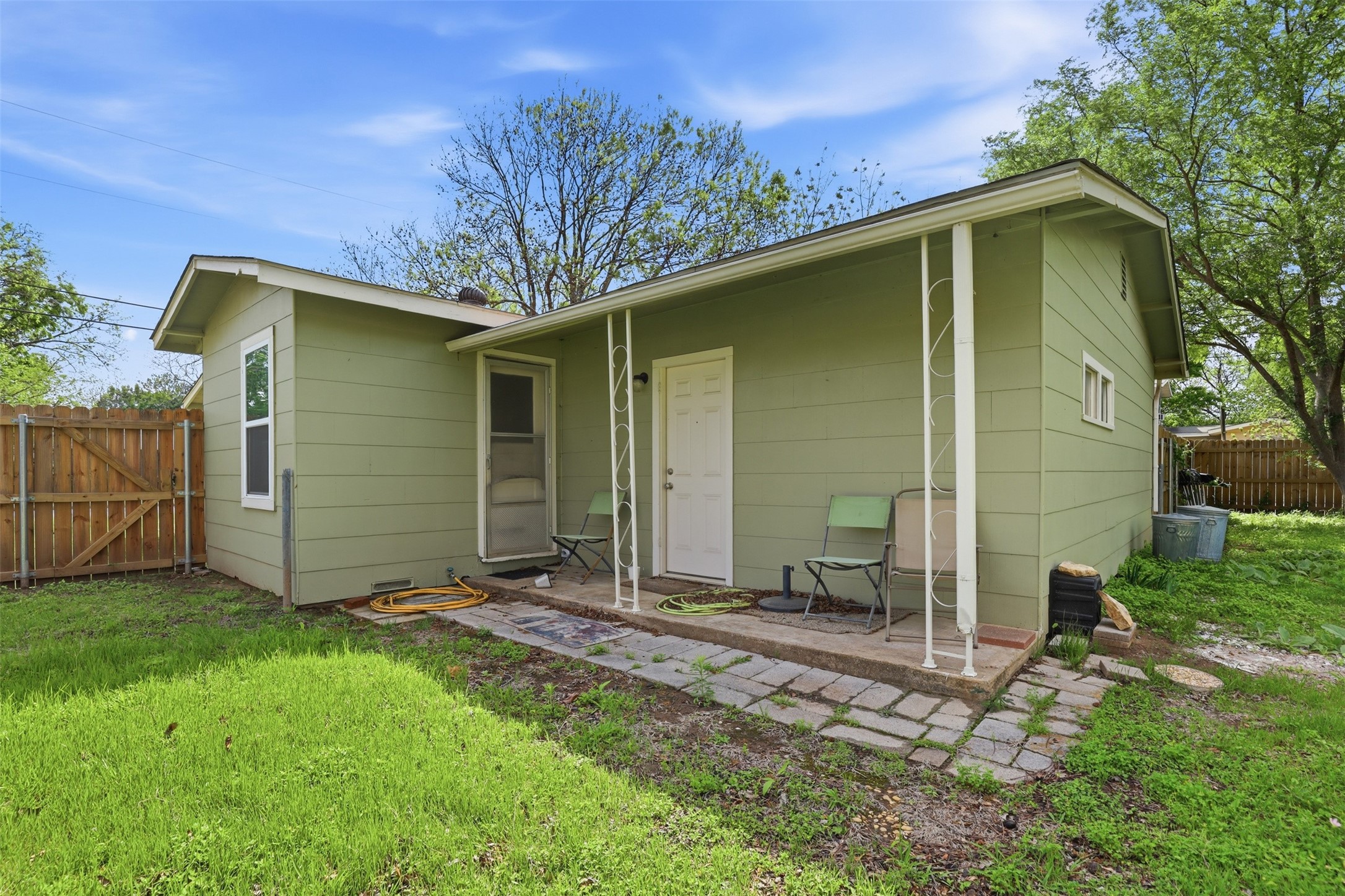 320 W Rucker Street Granbury TX 76048