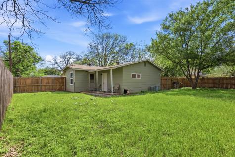 320 W Rucker Street Granbury TX 76048