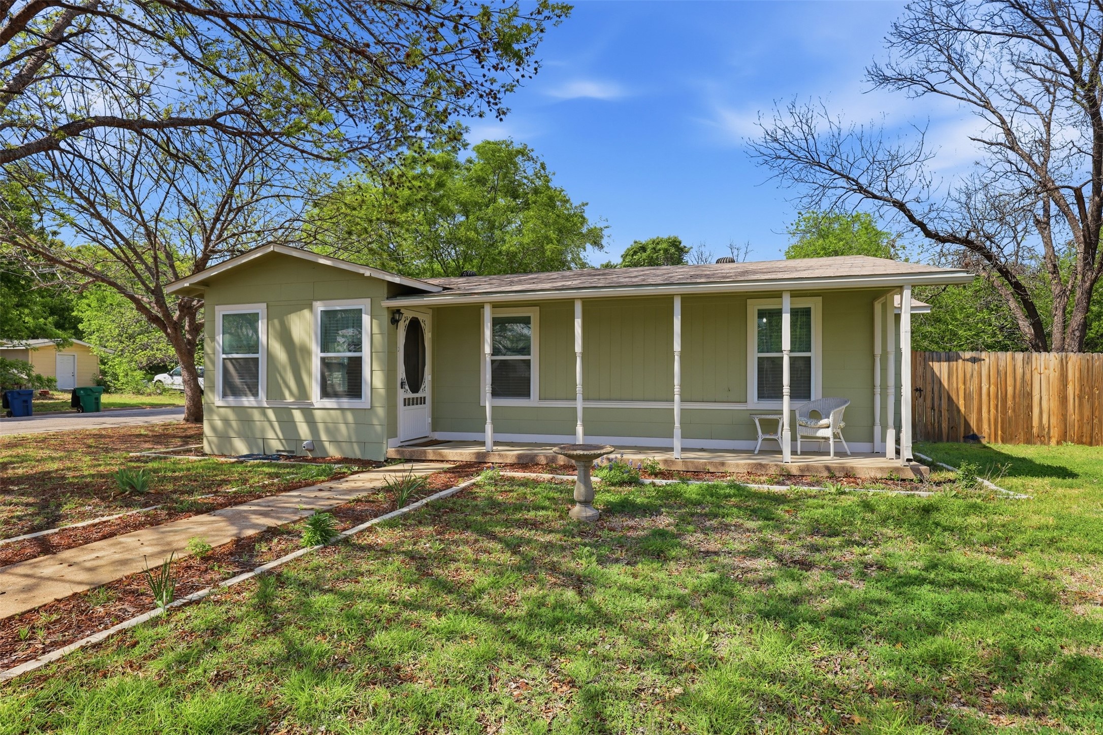 320 W Rucker Street Granbury TX 76048