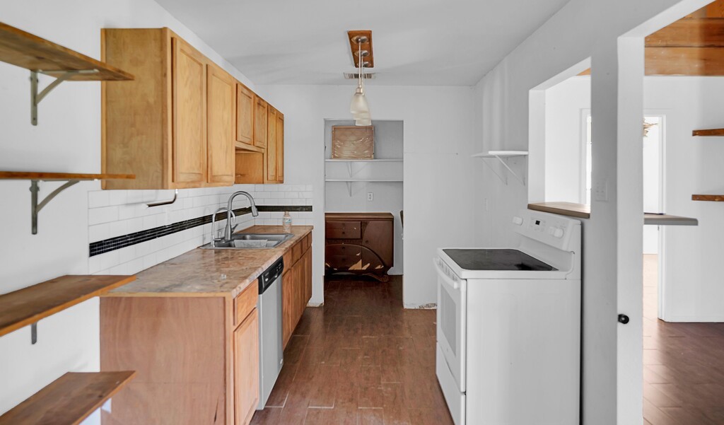 105 County Road 3590 China Spring TX 76633