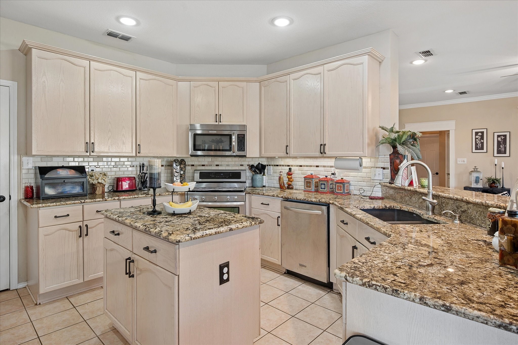 6016 Red Fern Drive Arlington TX 76001