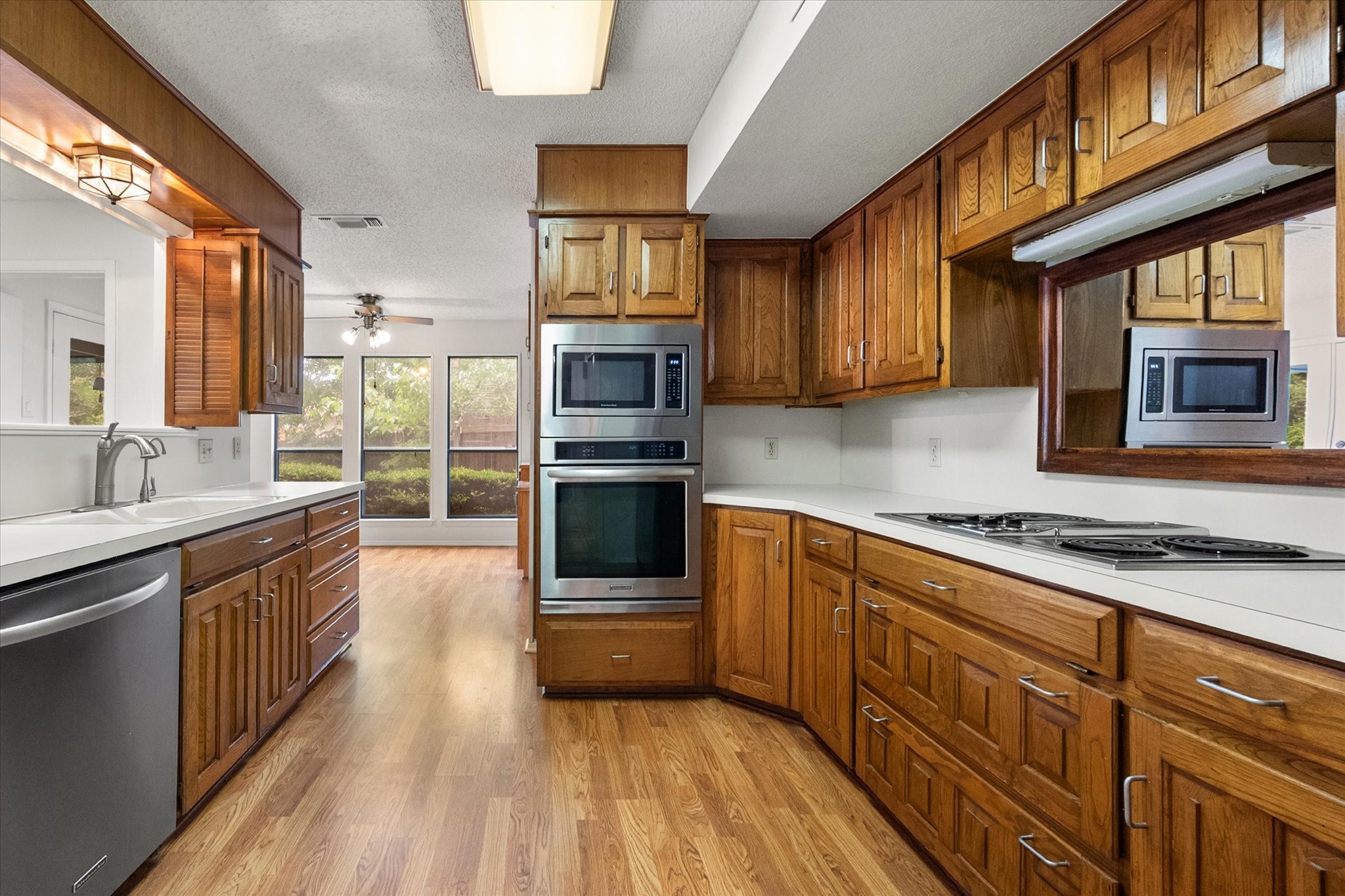2801 Oak Trail Court Dalworthington Gardens TX 76016