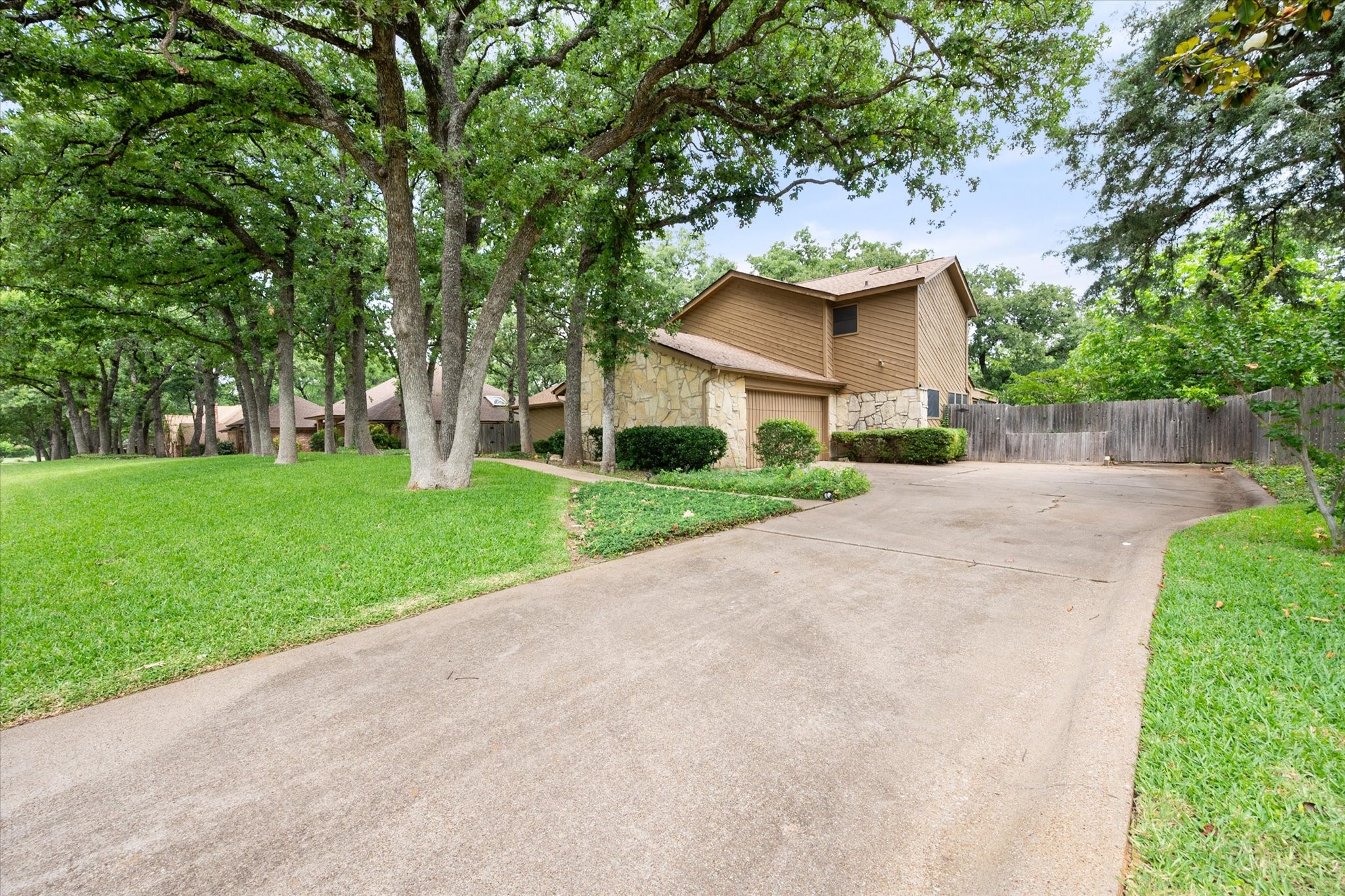2801 Oak Trail Court Dalworthington Gardens TX 76016