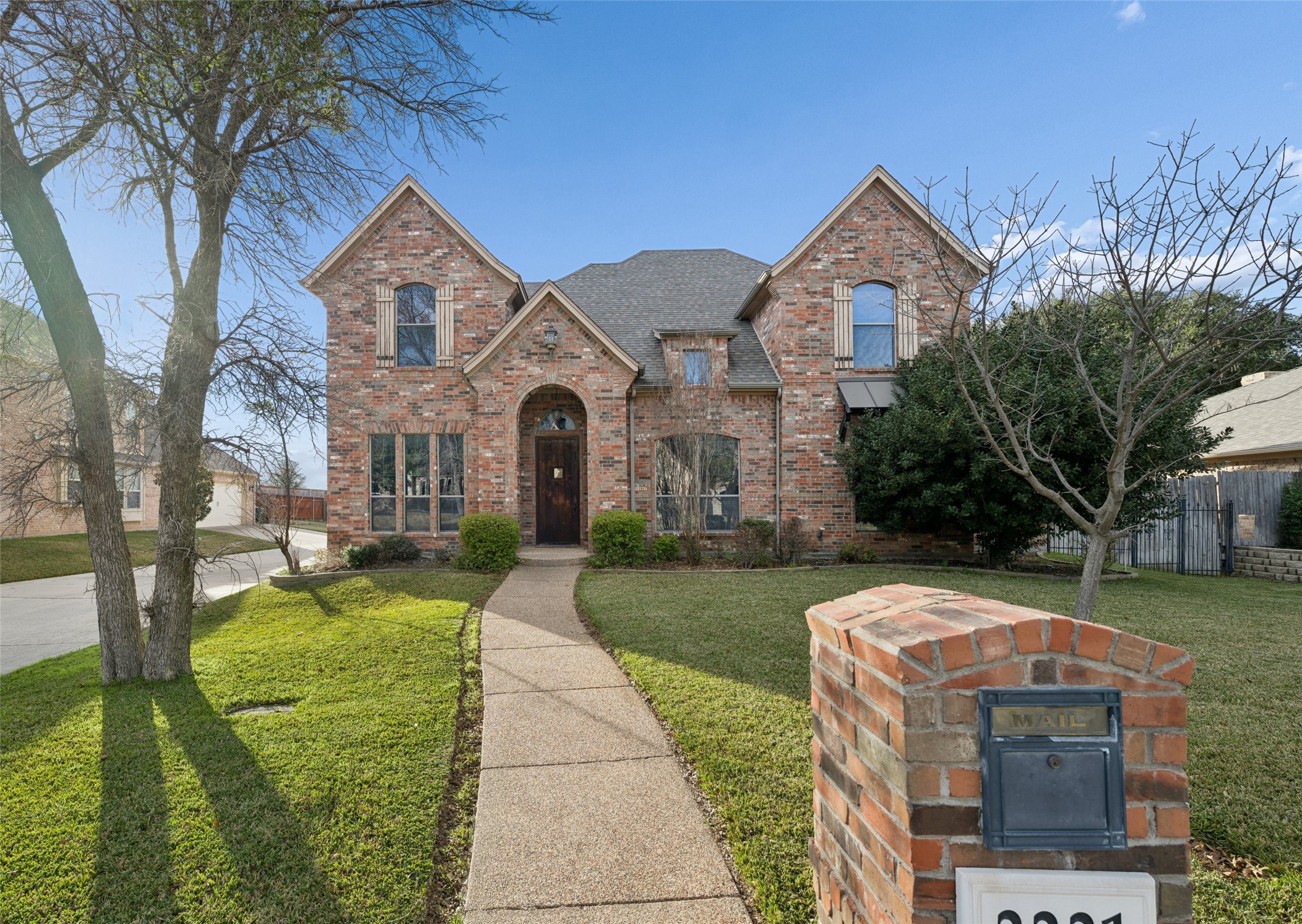 2221 Farrington Lane Hurst TX 76054
