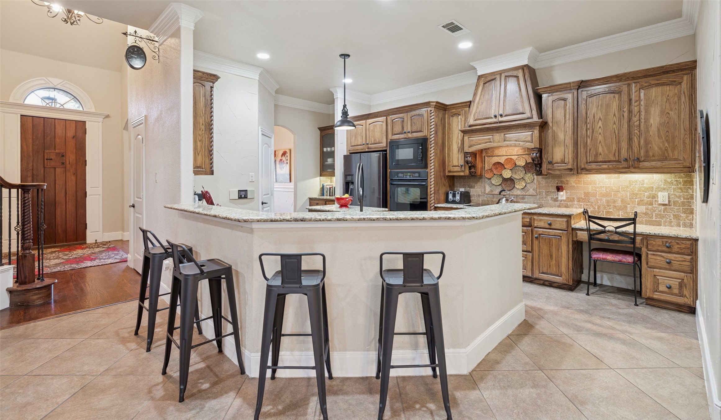 2221 Farrington Lane Hurst TX 76054