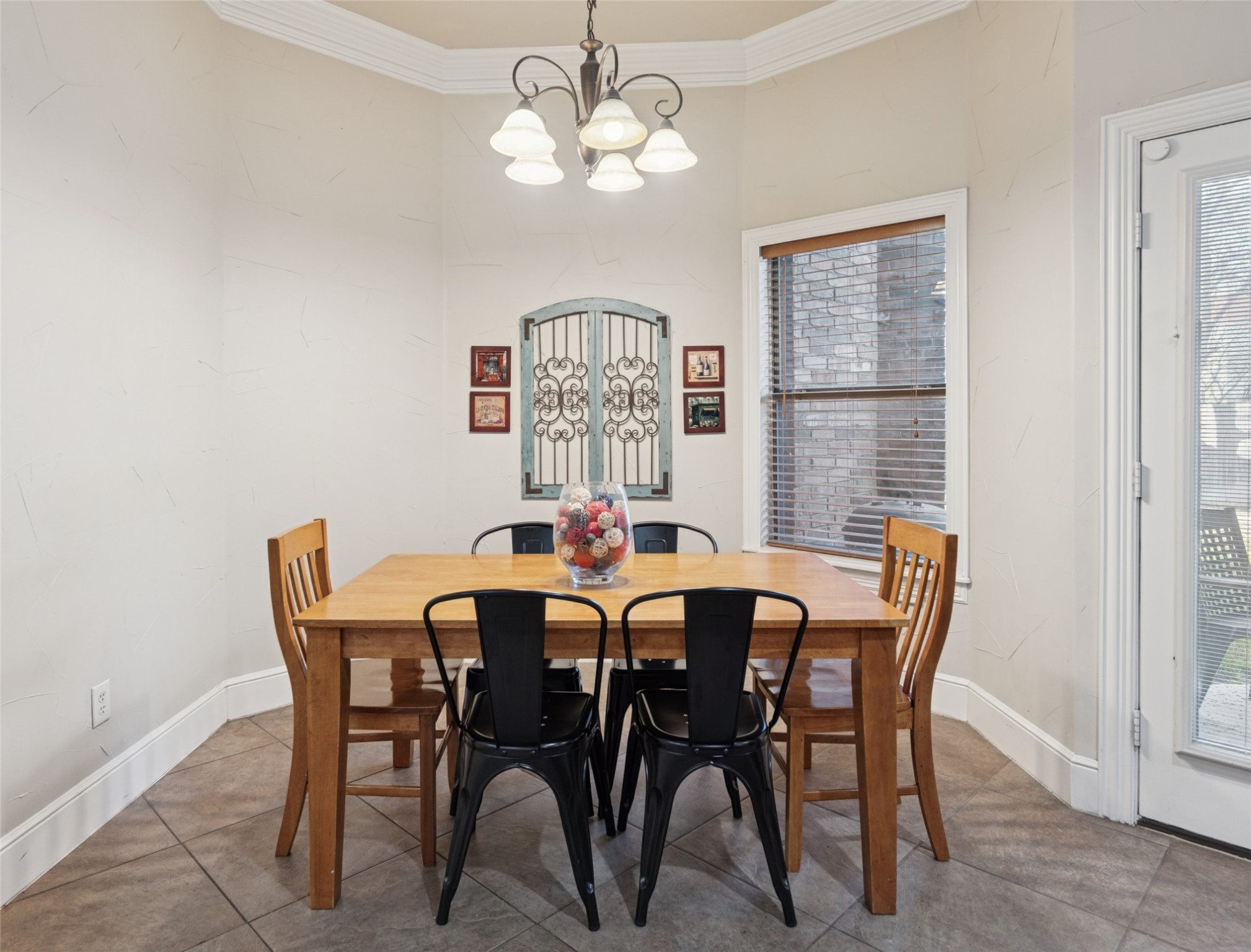 2221 Farrington Lane Hurst TX 76054