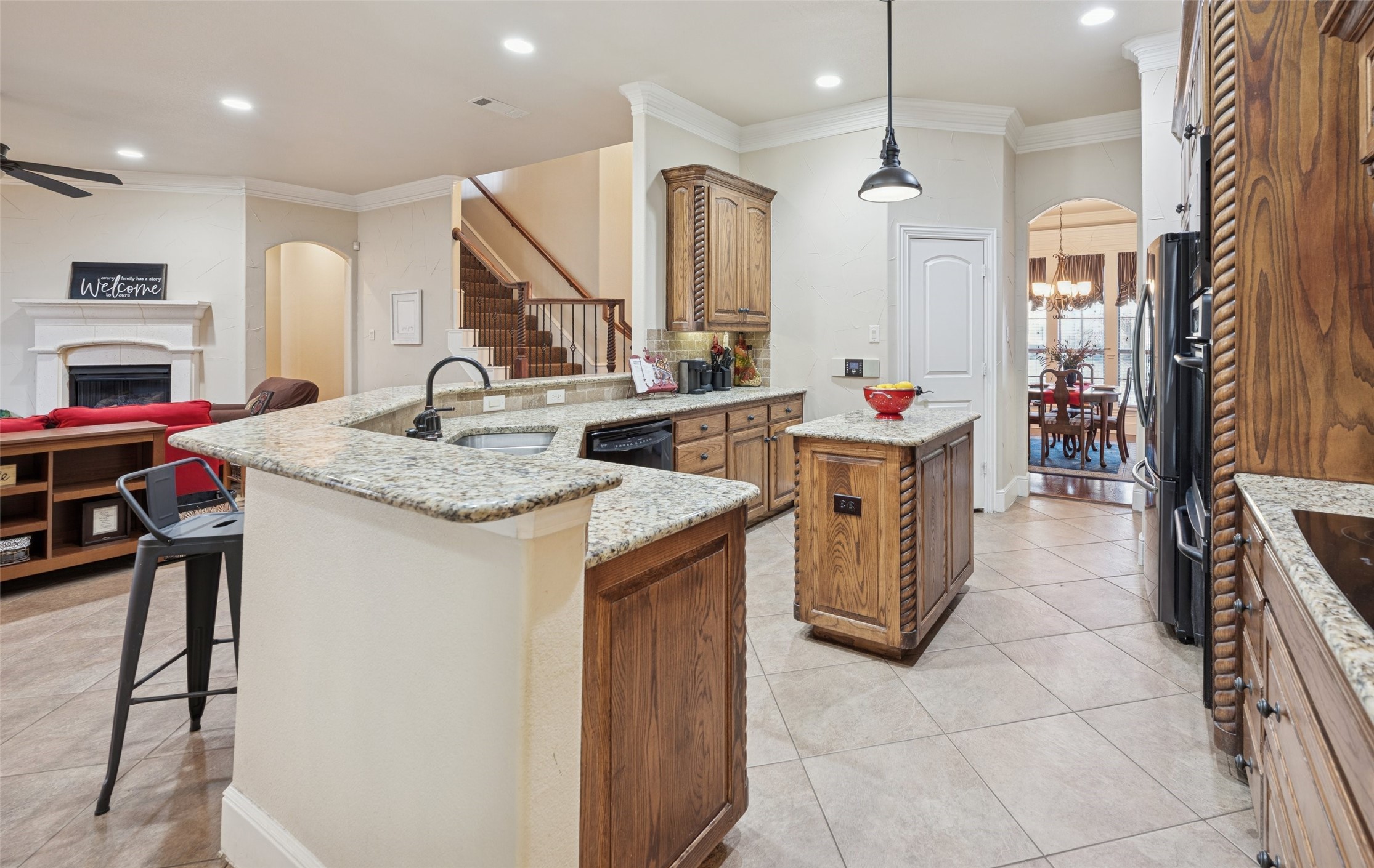 2221 Farrington Lane Hurst TX 76054
