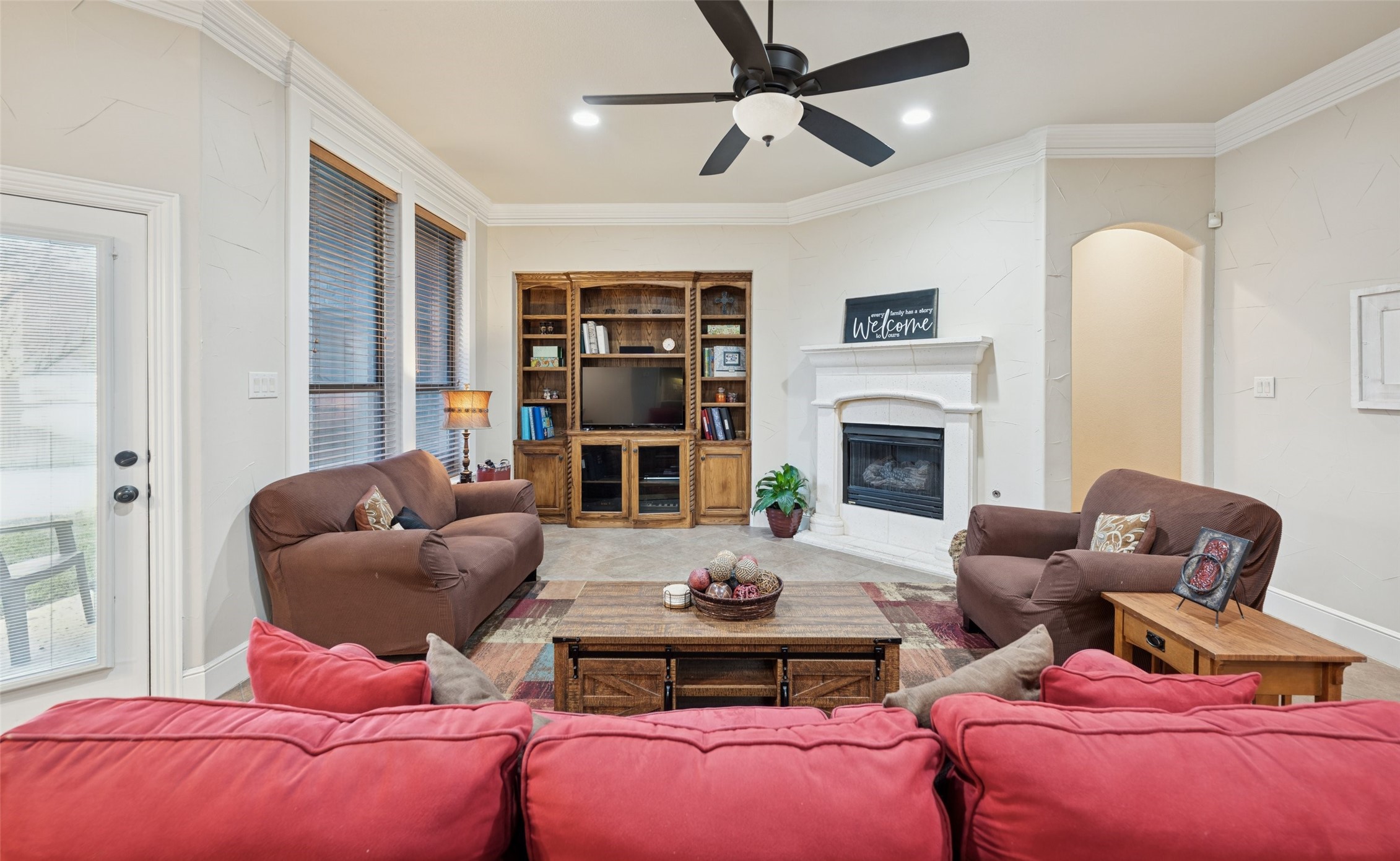 2221 Farrington Lane Hurst TX 76054