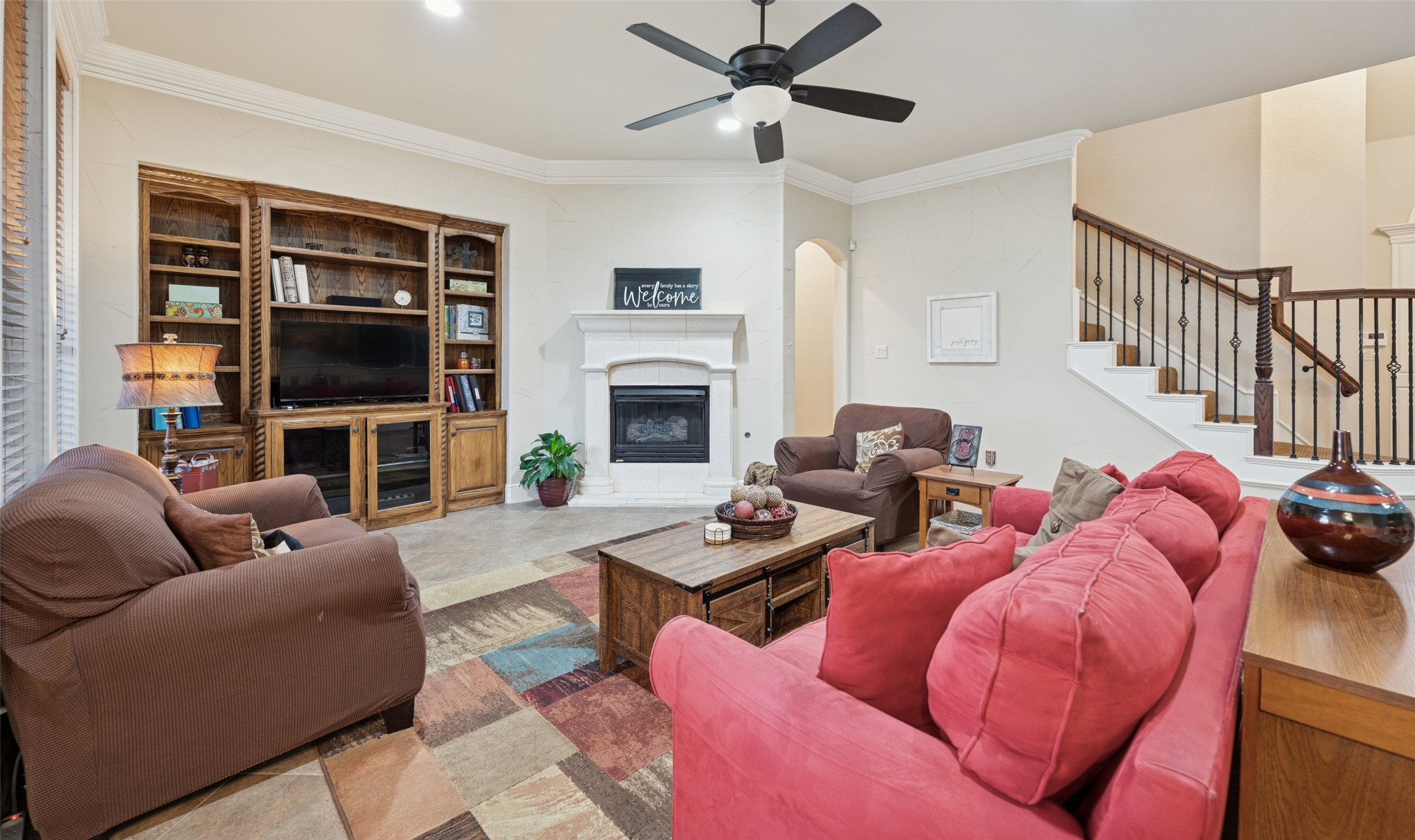 2221 Farrington Lane Hurst TX 76054