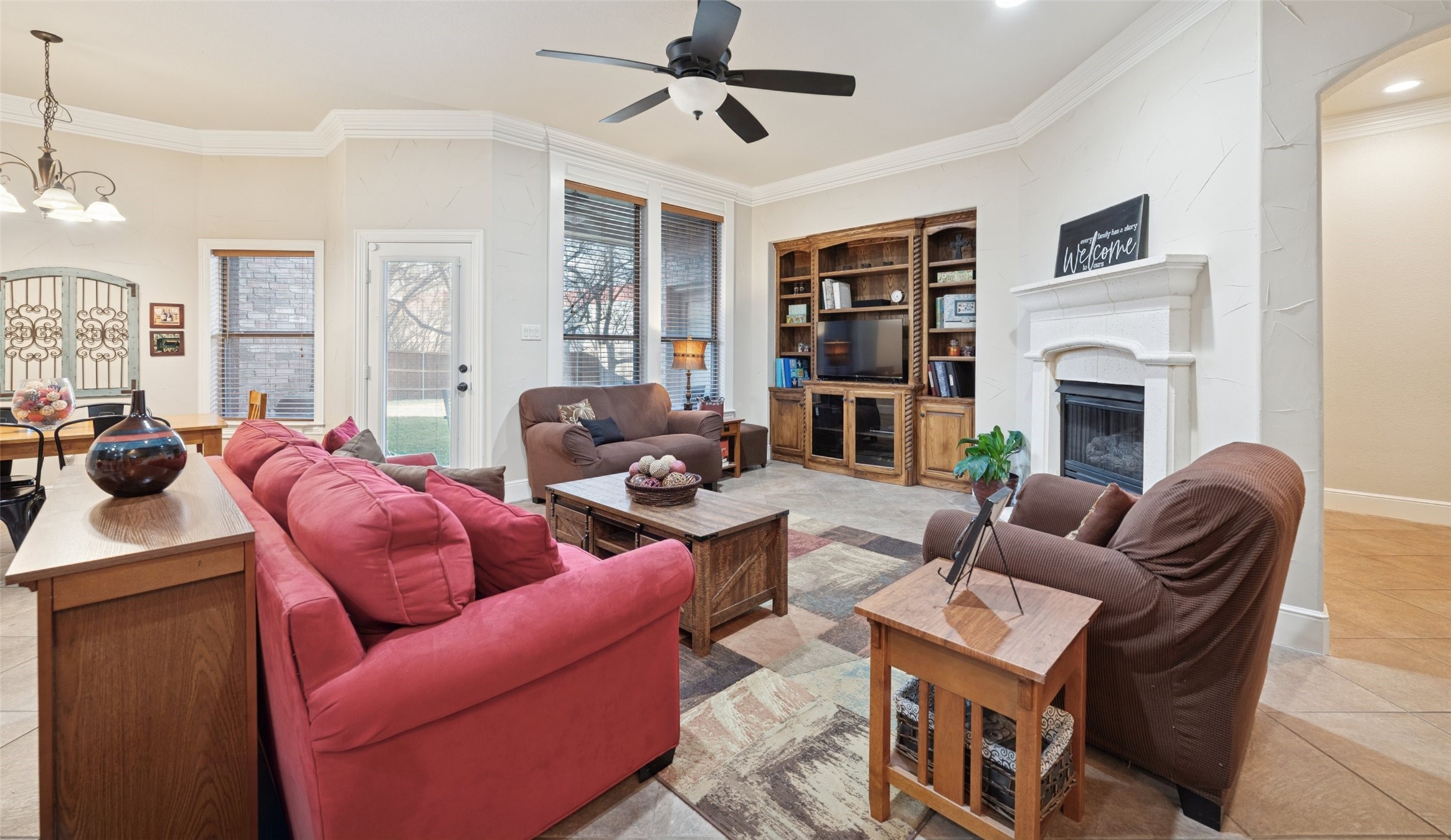 2221 Farrington Lane Hurst TX 76054