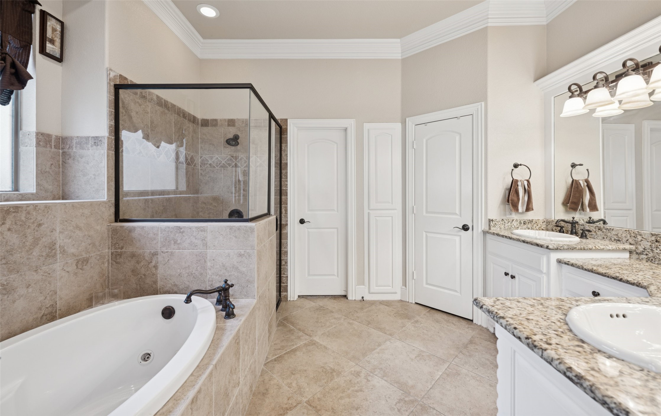 2221 Farrington Lane Hurst TX 76054