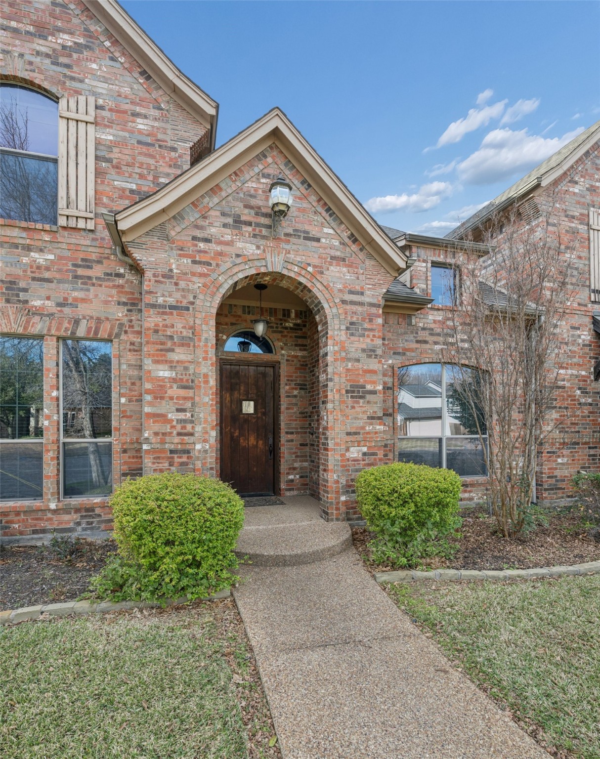 2221 Farrington Lane Hurst TX 76054