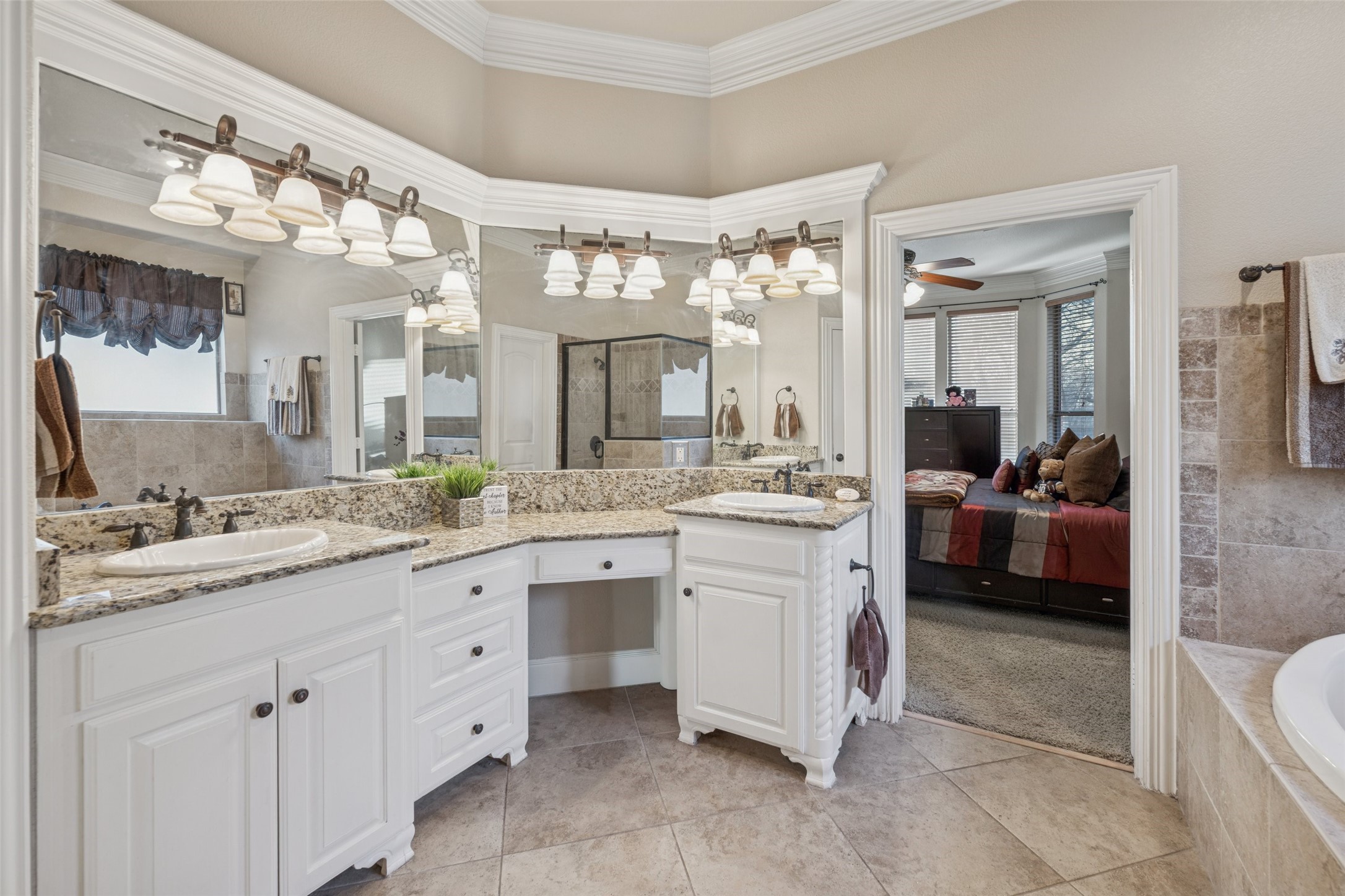 2221 Farrington Lane Hurst TX 76054