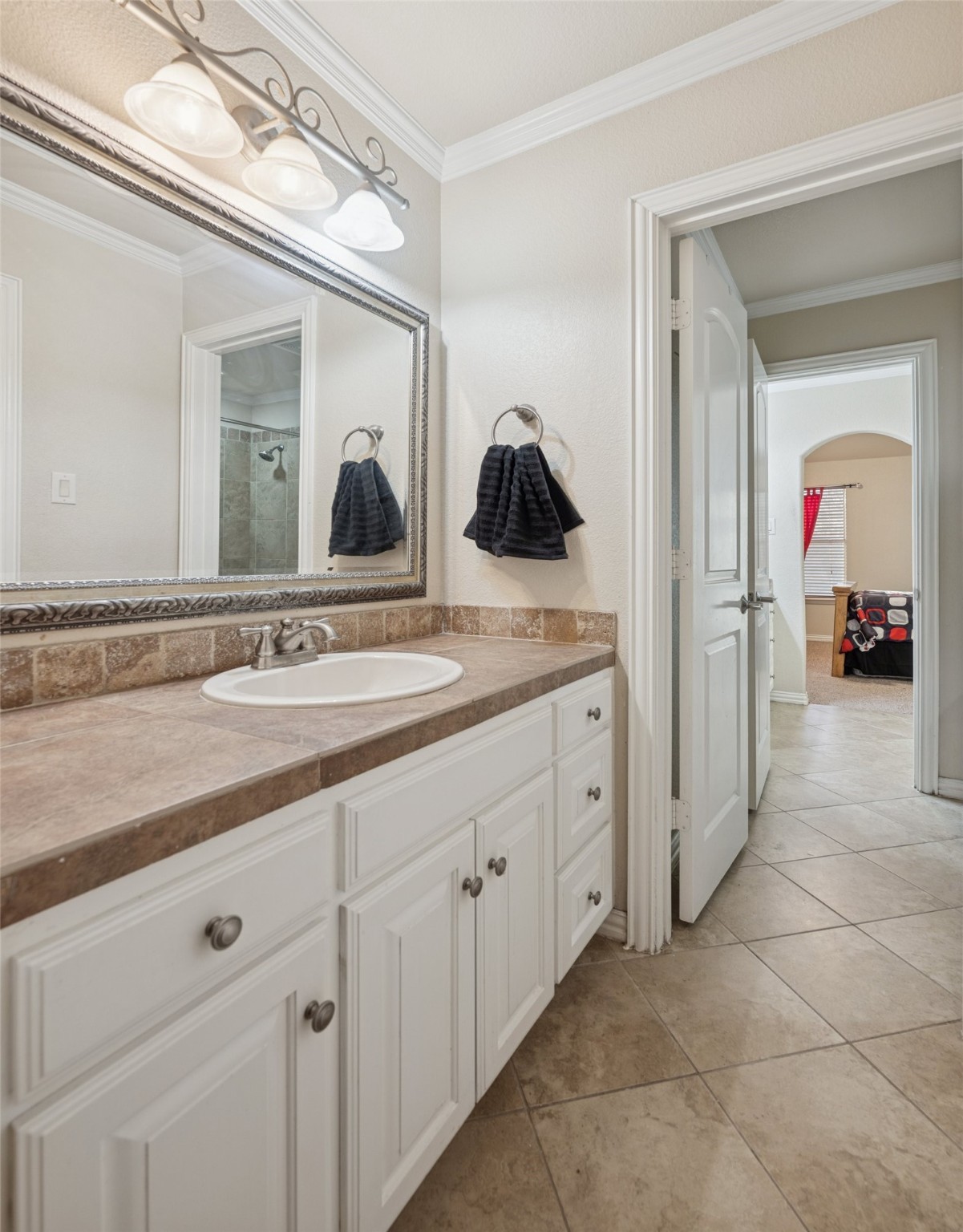2221 Farrington Lane Hurst TX 76054