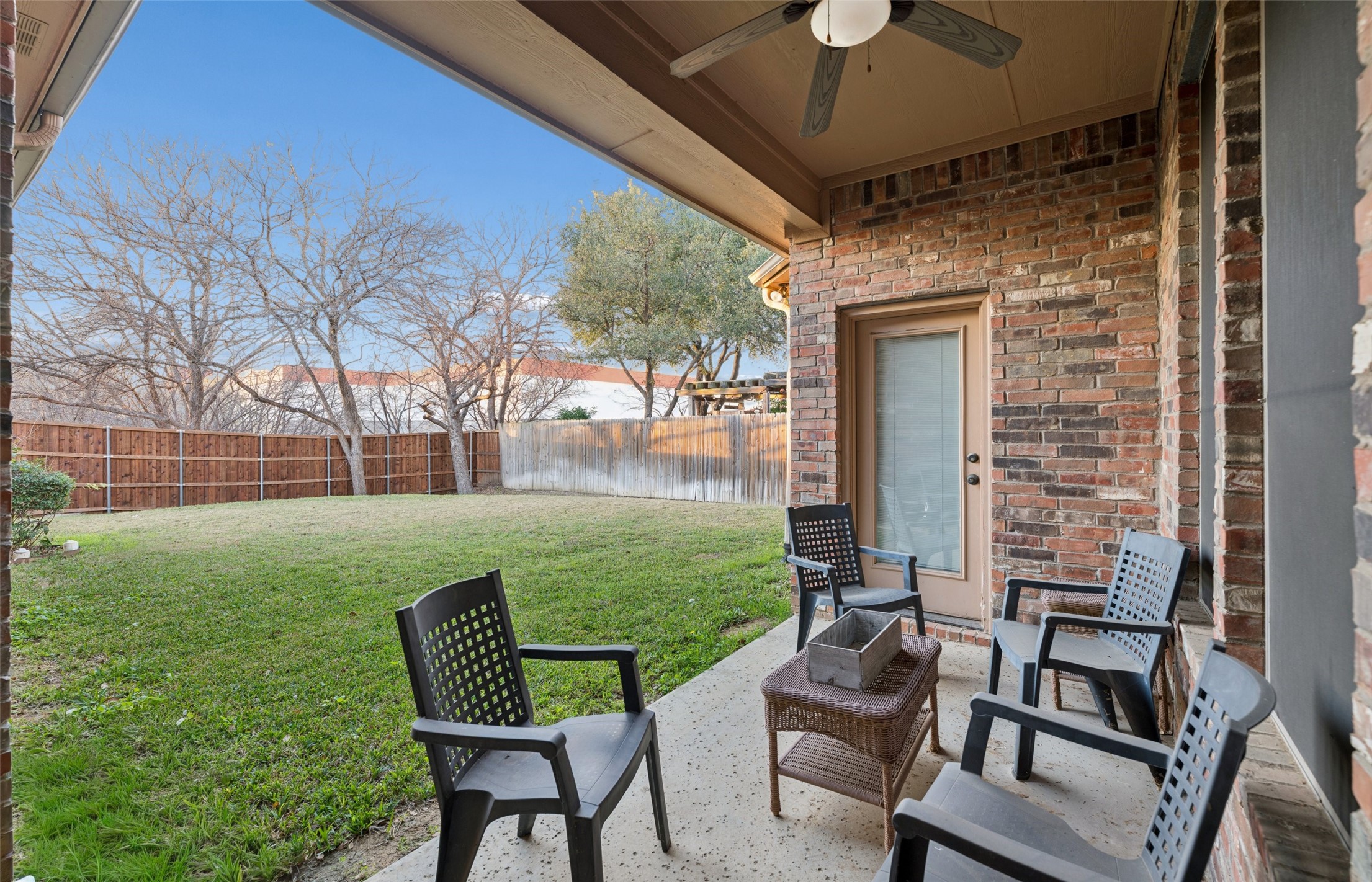 2221 Farrington Lane Hurst TX 76054