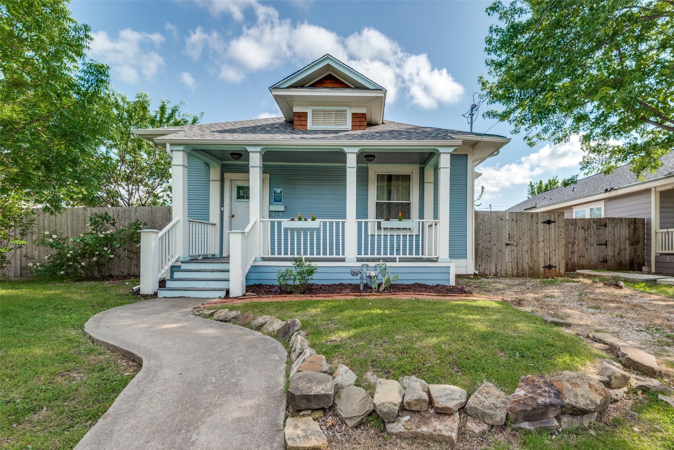 918 Sunset Avenue Dallas TX 75208