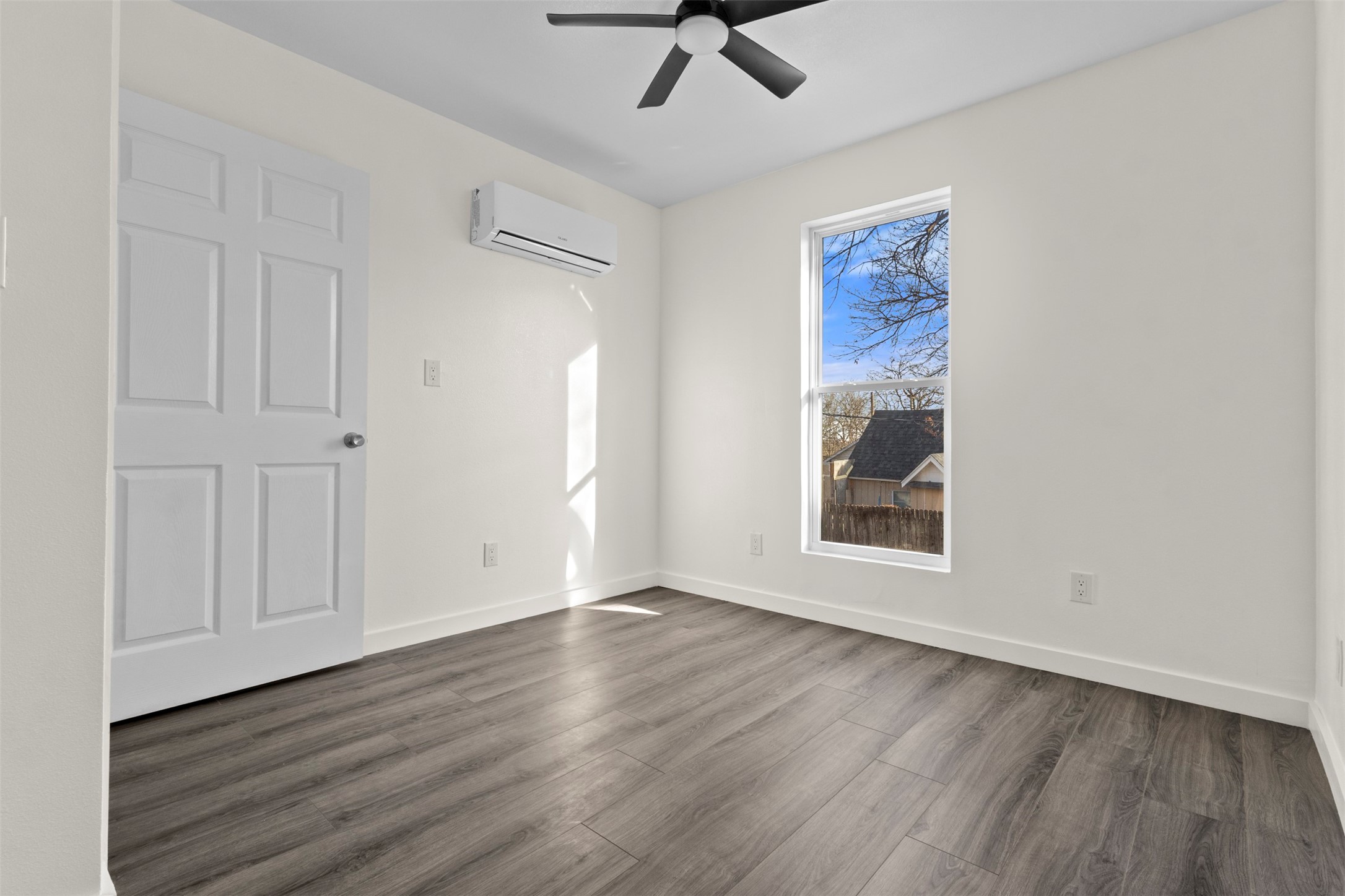 2010 Market Avenue Fort Worth TX 76164