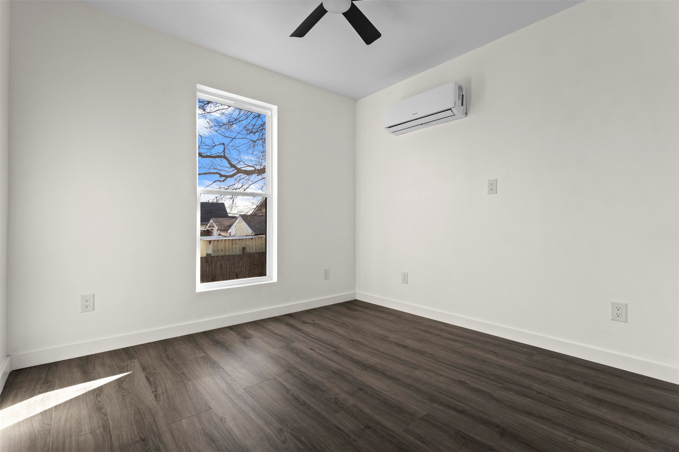 2010 Market Avenue Fort Worth TX 76164