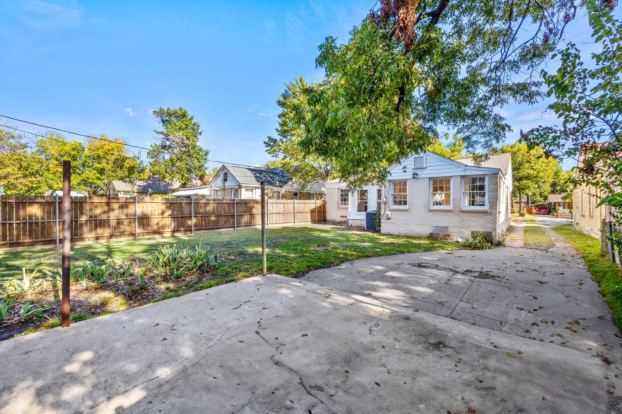 7131 Thurston Street Dallas TX 75235