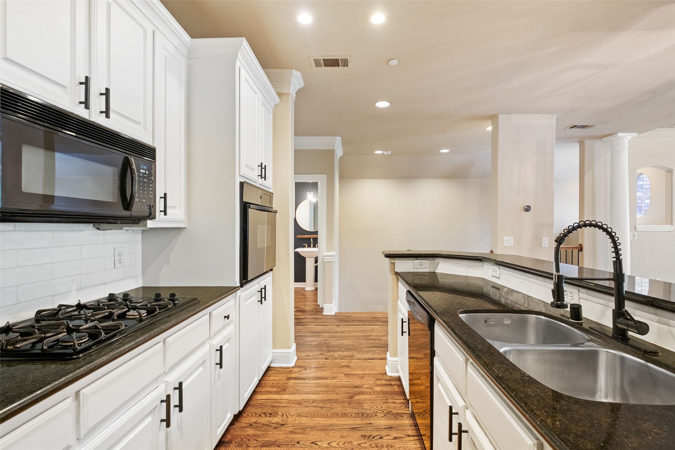 4133 Towne Green Circle Addison TX 75001