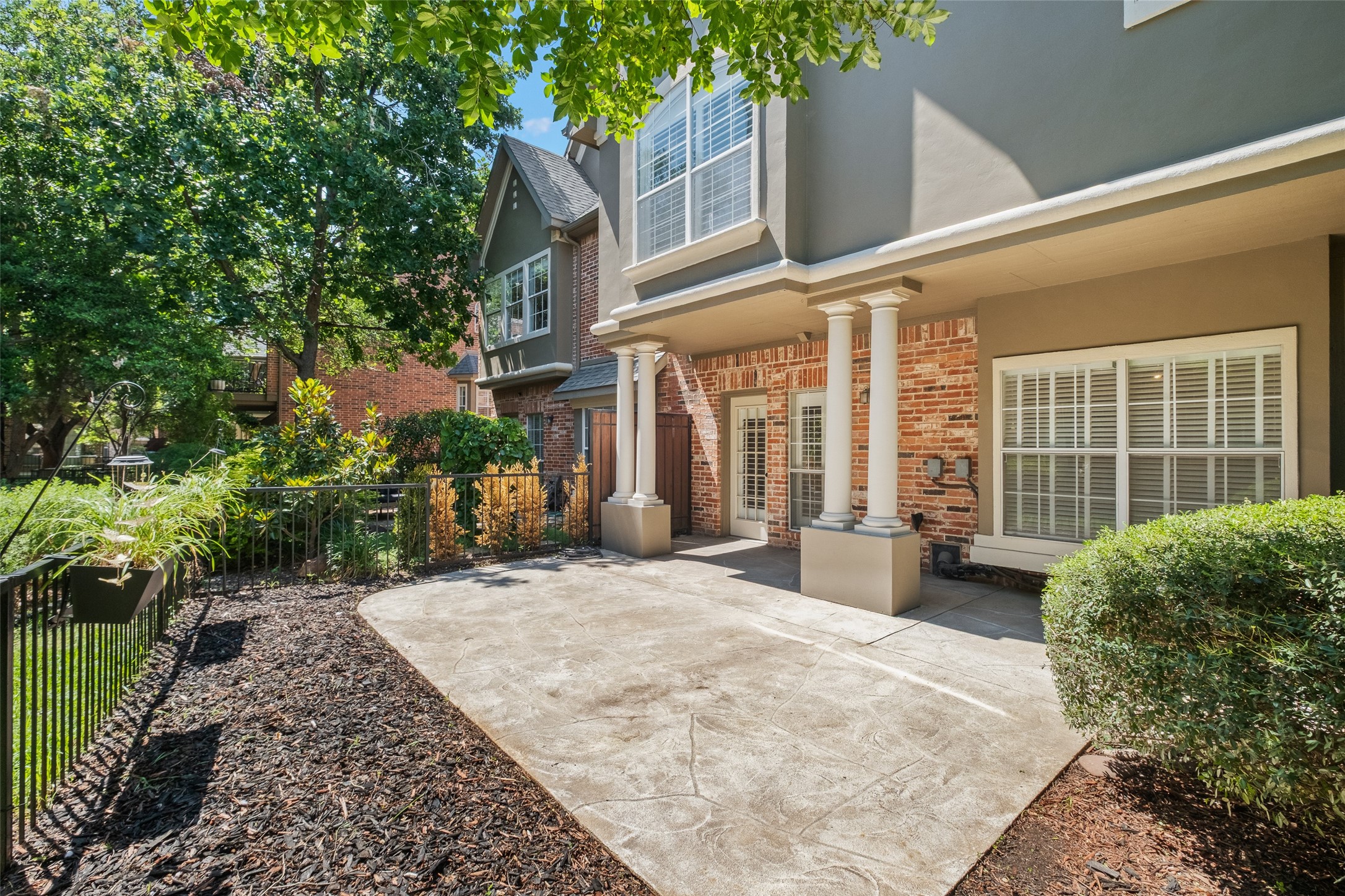4133 Towne Green Circle Addison TX 75001