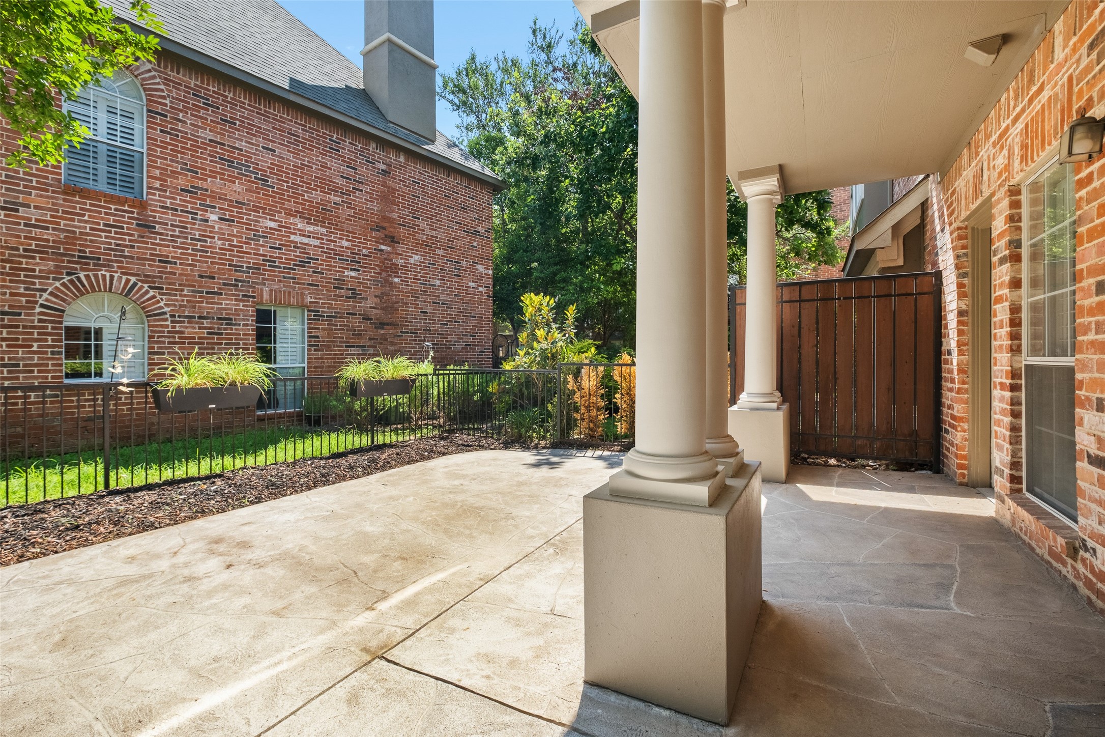 4133 Towne Green Circle Addison TX 75001