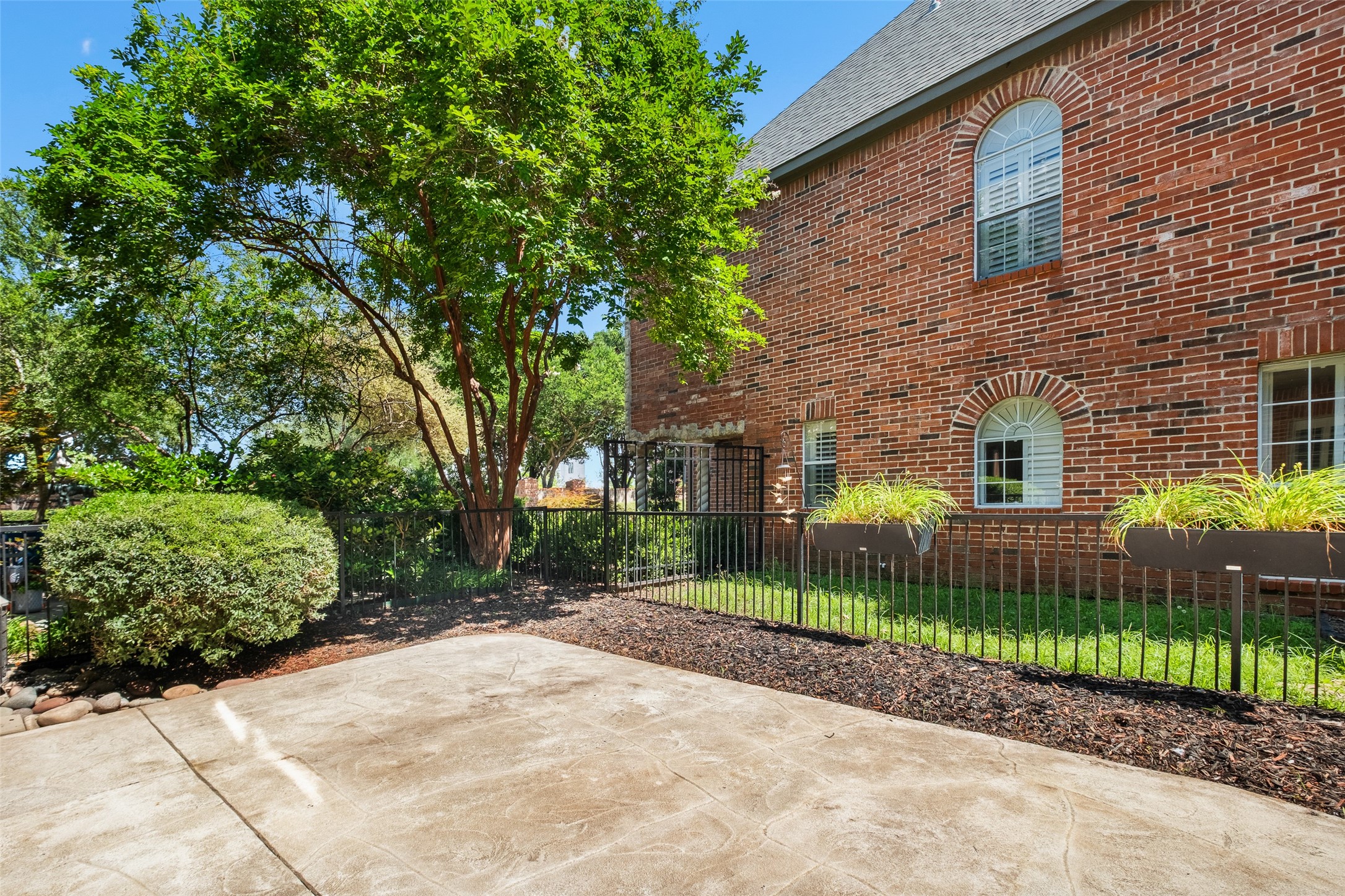 4133 Towne Green Circle Addison TX 75001