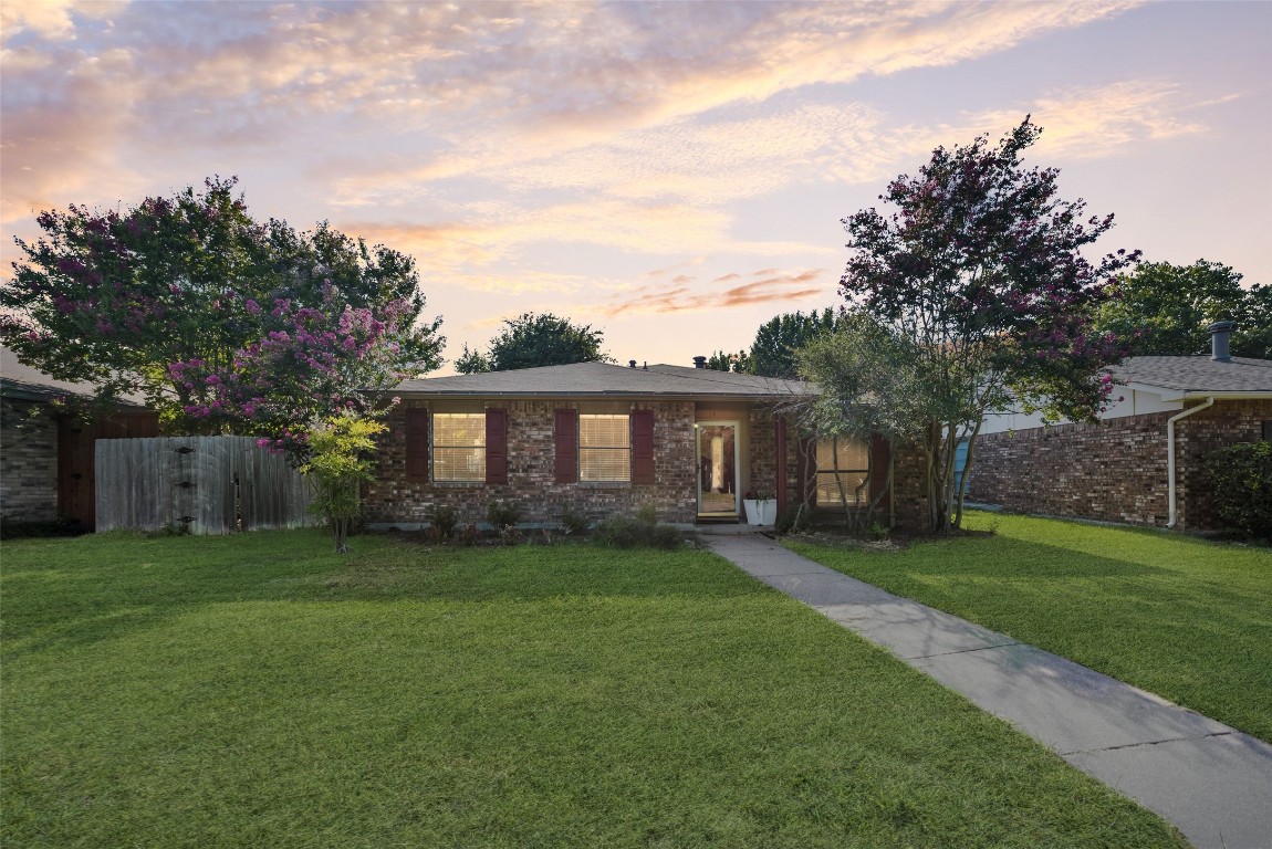 1413 Meandering Way Garland TX 75040
