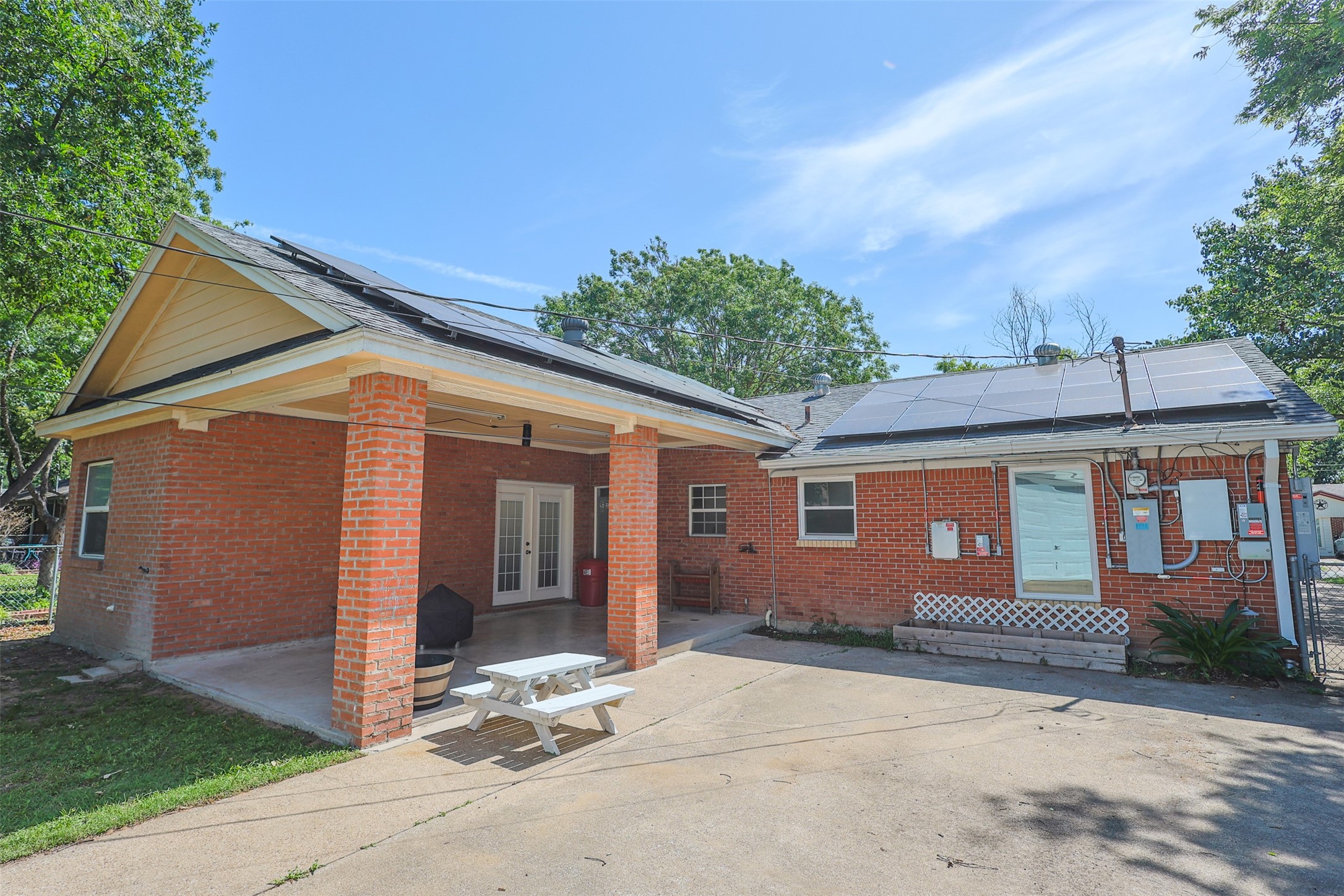 733 Thersa Drive River Oaks TX 76114