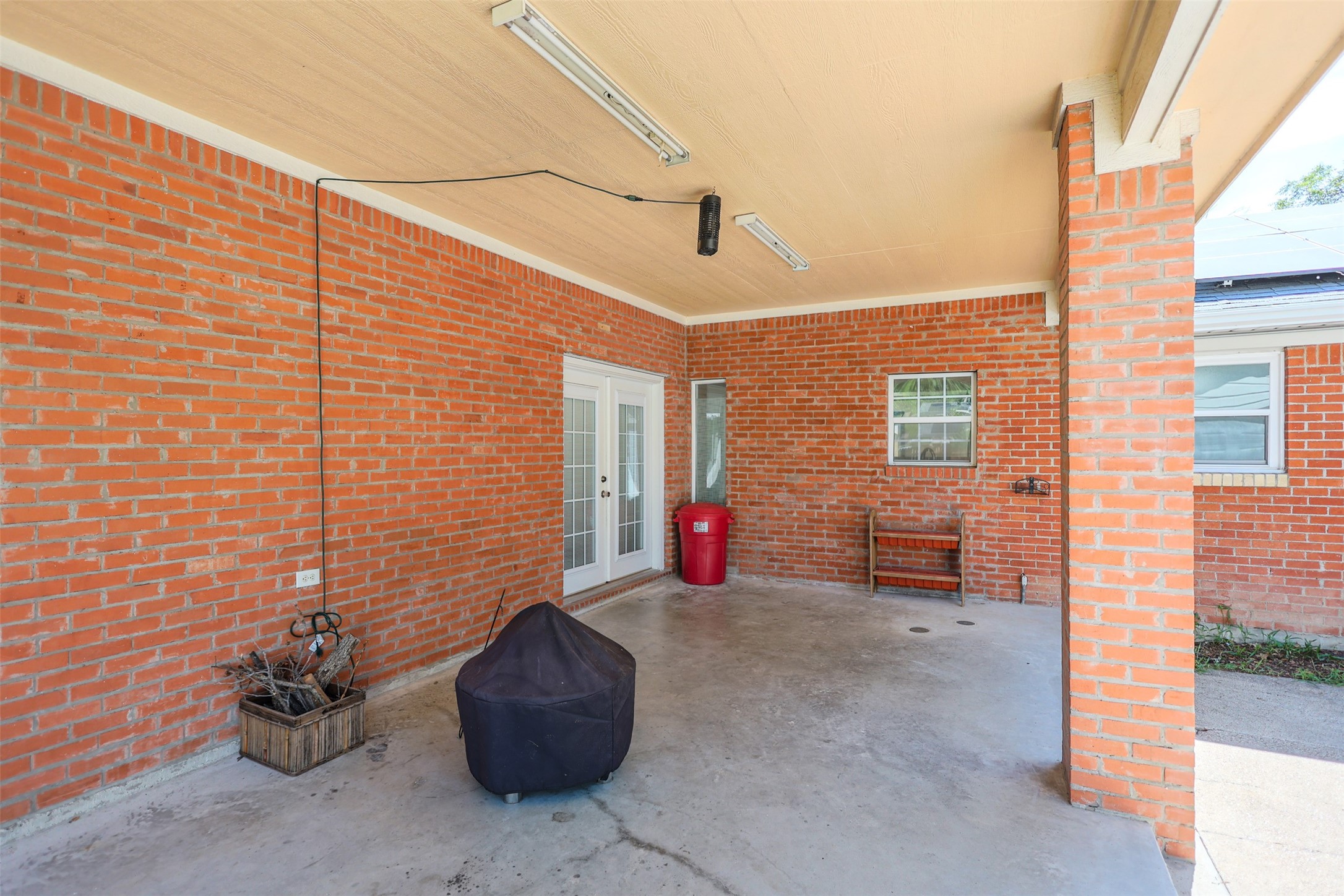 733 Thersa Drive River Oaks TX 76114
