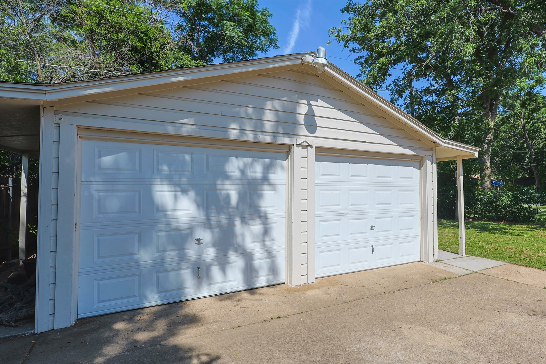 733 Thersa Drive River Oaks TX 76114
