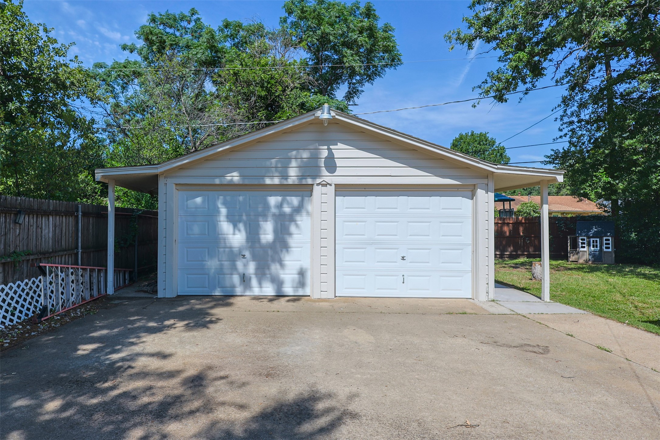 733 Thersa Drive River Oaks TX 76114