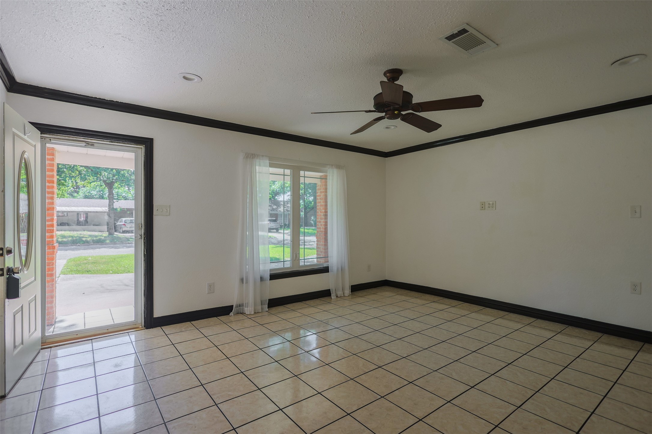 733 Thersa Drive River Oaks TX 76114